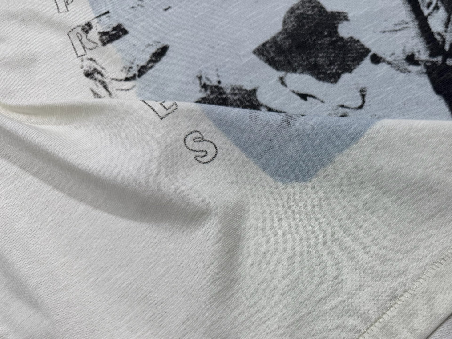 ER* Pale Photo Dirty White T-Shirt™
