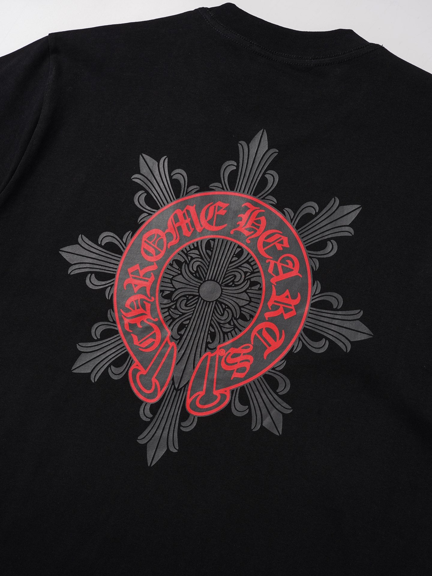 Red Horseshoe Ornate Cross Black T-Shirt™