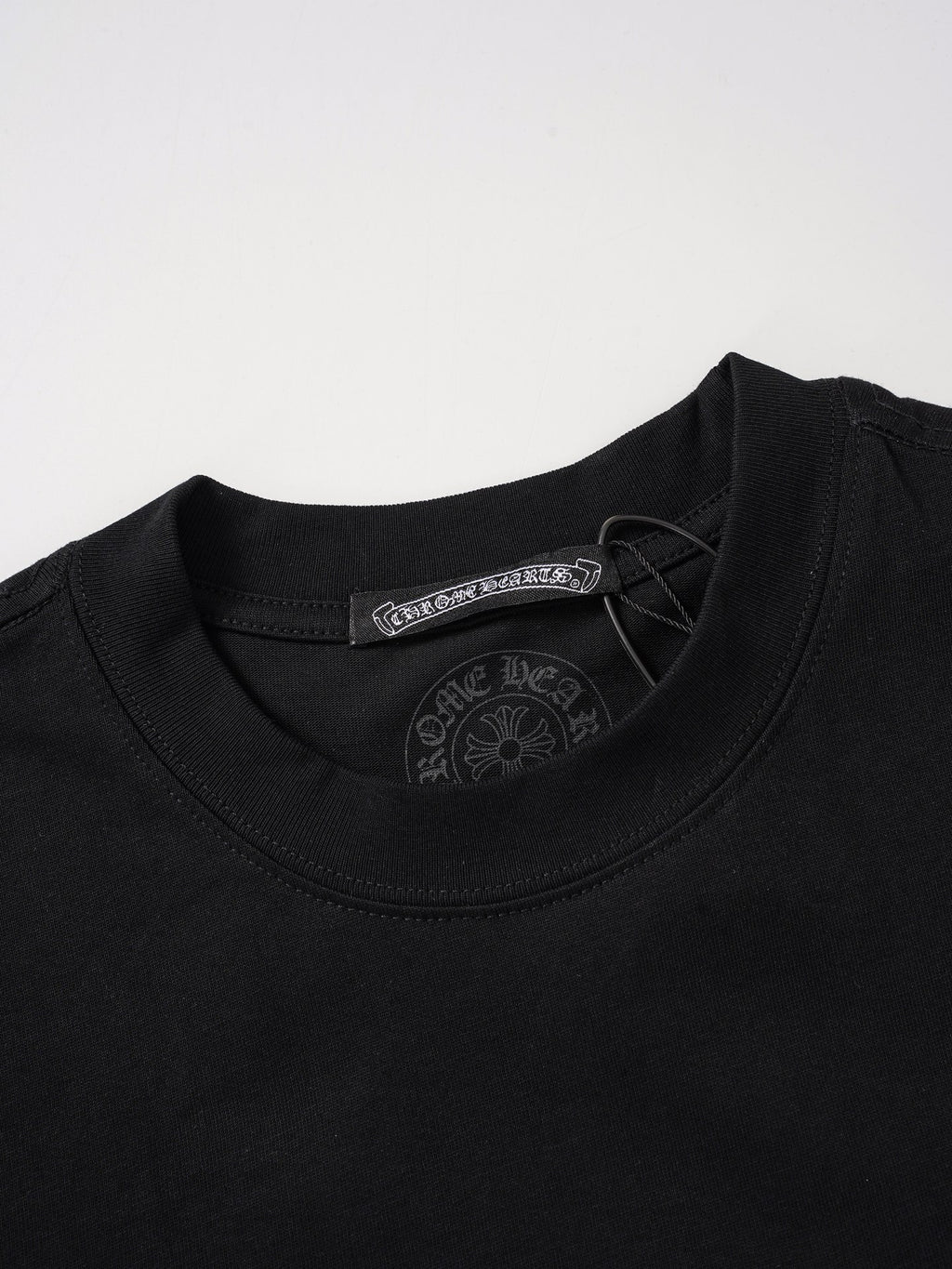 Red Horseshoe Ornate Cross Black T-Shirt™