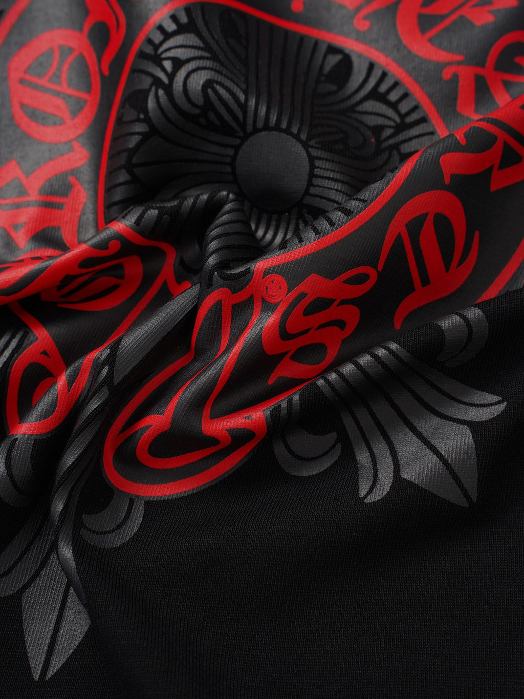Red Horseshoe Ornate Cross Black T-Shirt™