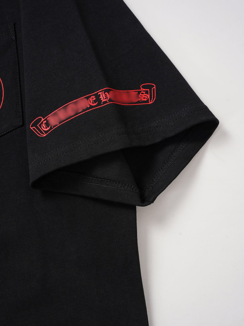 Red Horseshoe Ornate Cross Black T-Shirt™