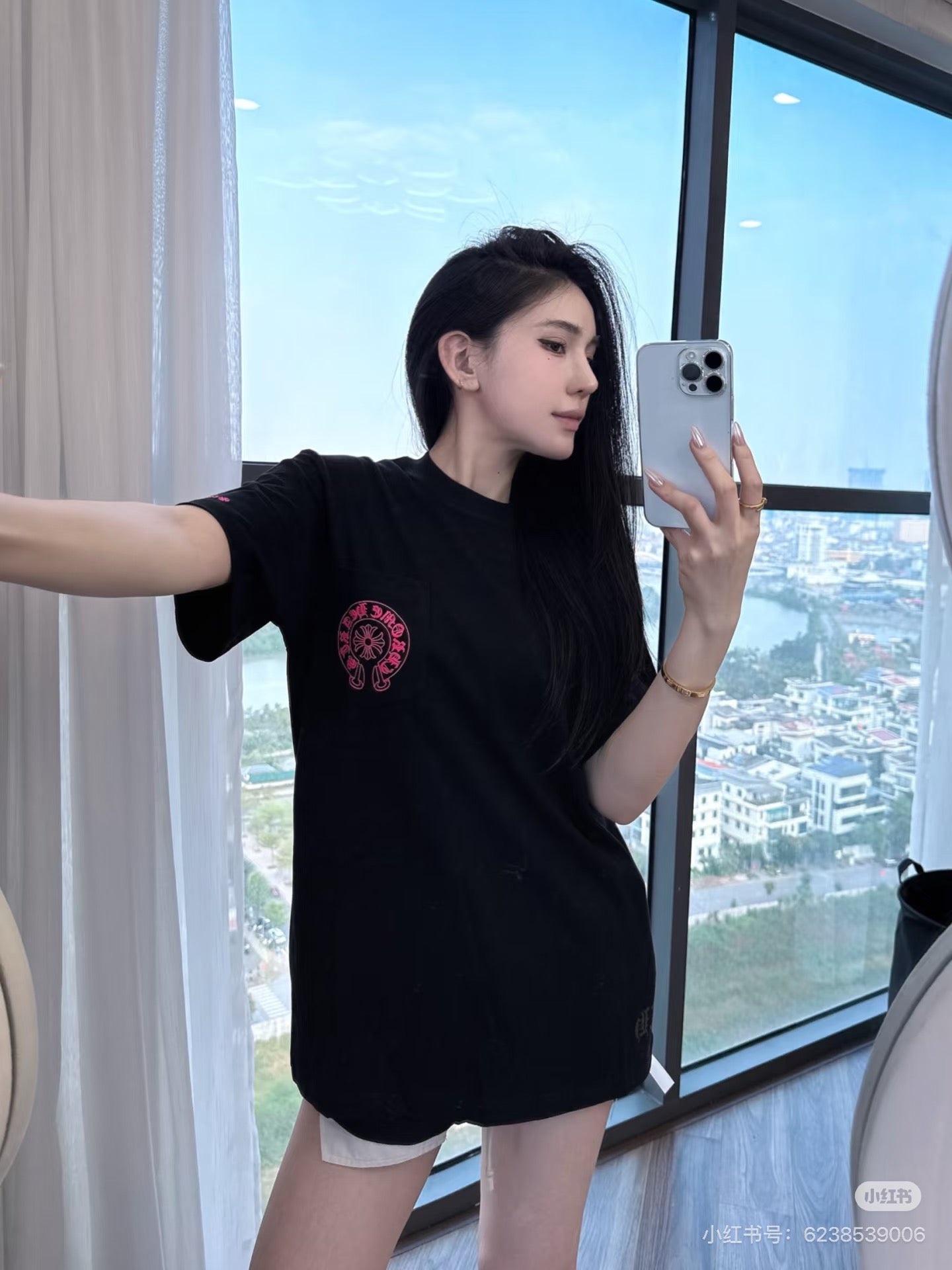 Red Horseshoe Ornate Cross Black T-Shirt™