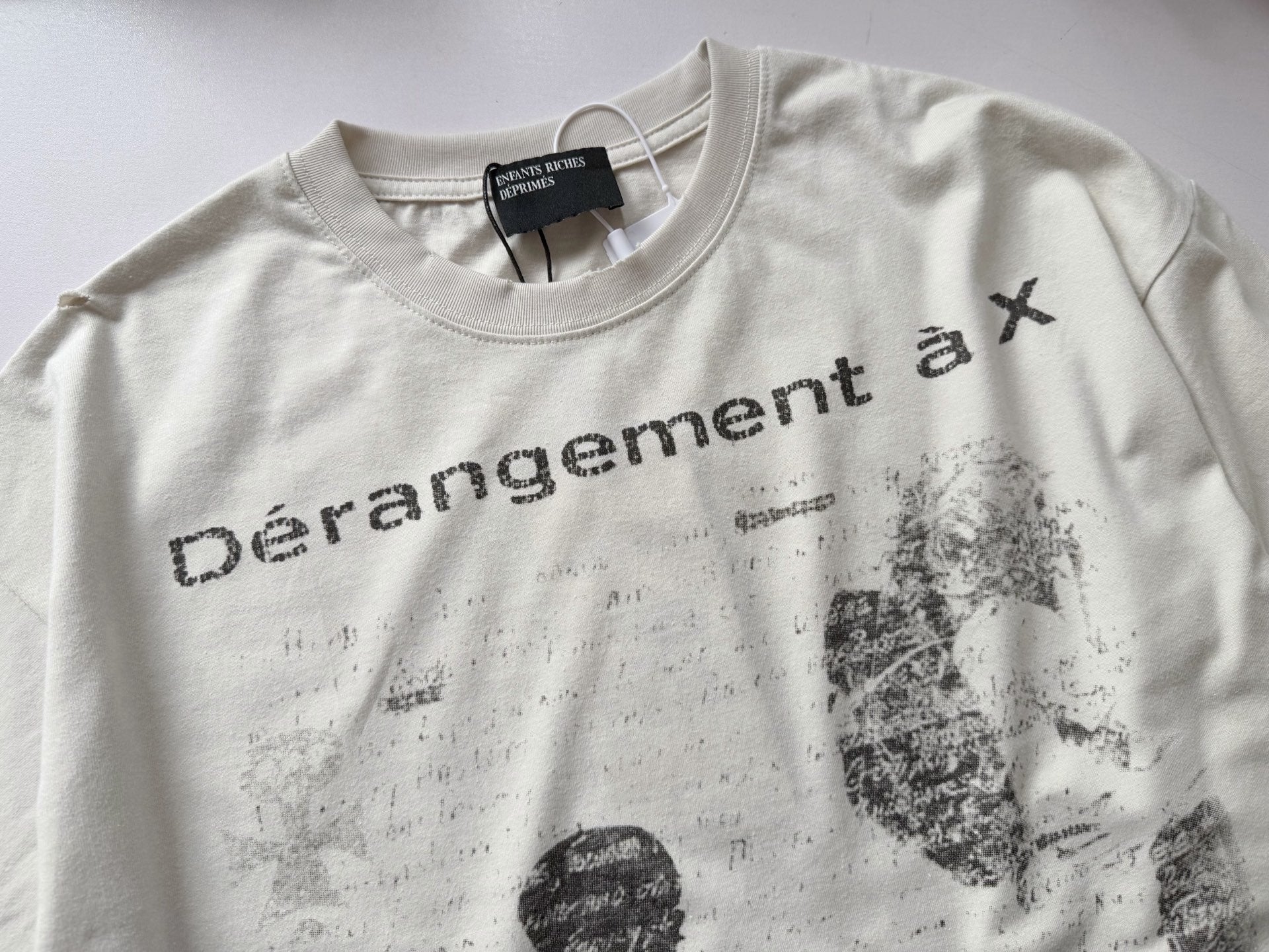 ER* Dérangement Distressed White Long Sleeve™