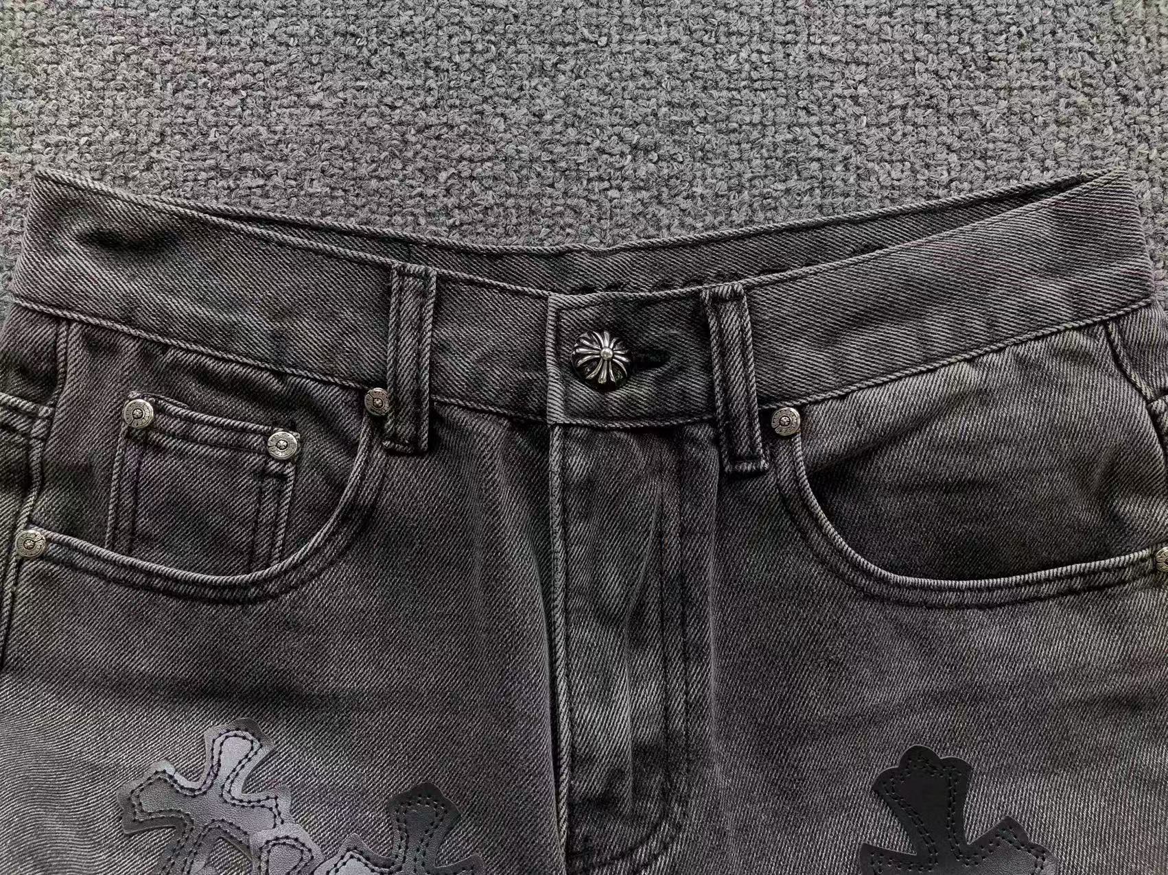 Black & White Cross Patch Fleurknee Dark Grey Jeans™