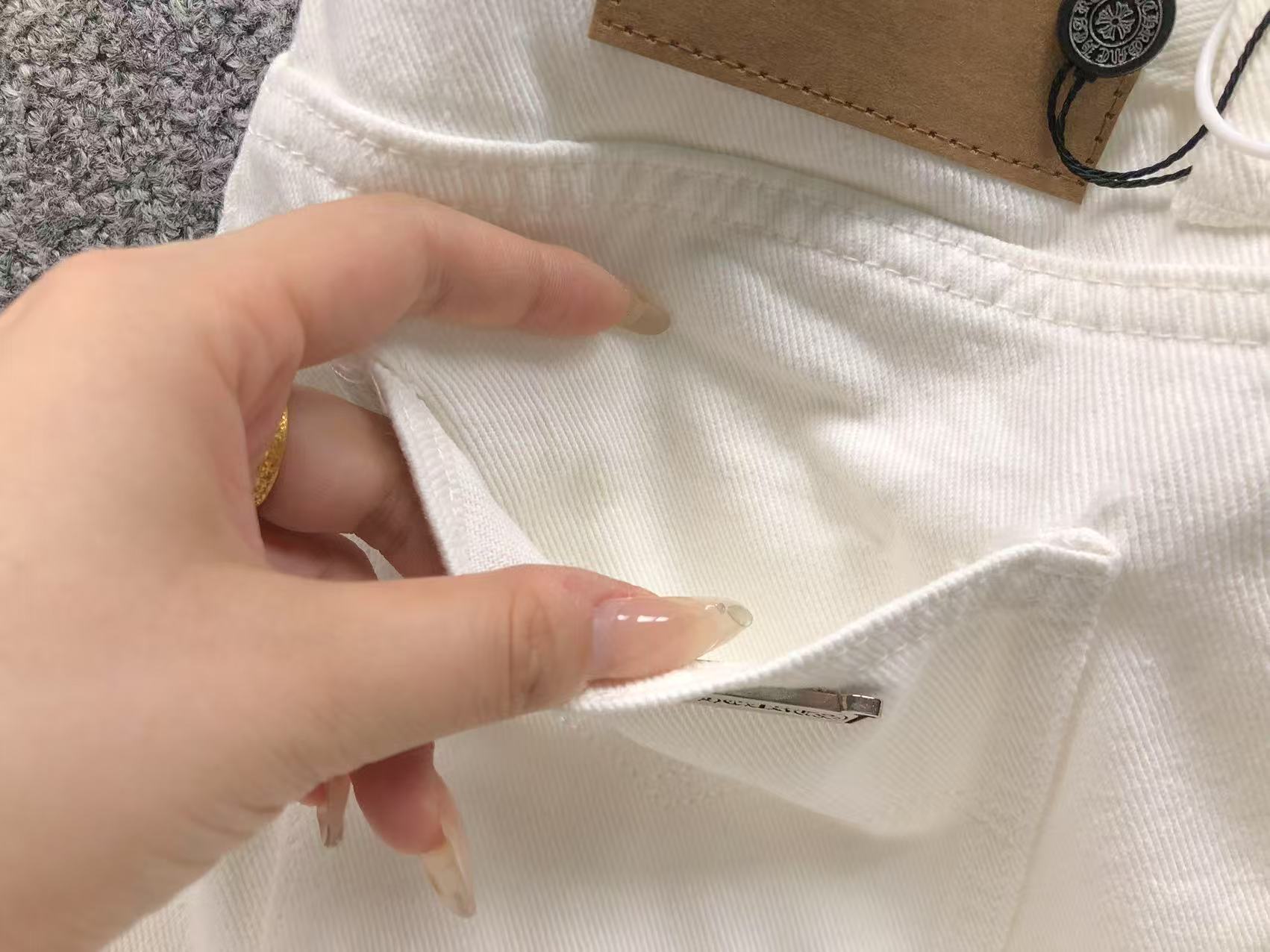 Leopard Cross Patch White Denim Jeans™