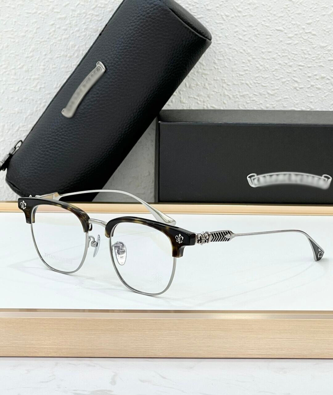 CH8305 Glasses