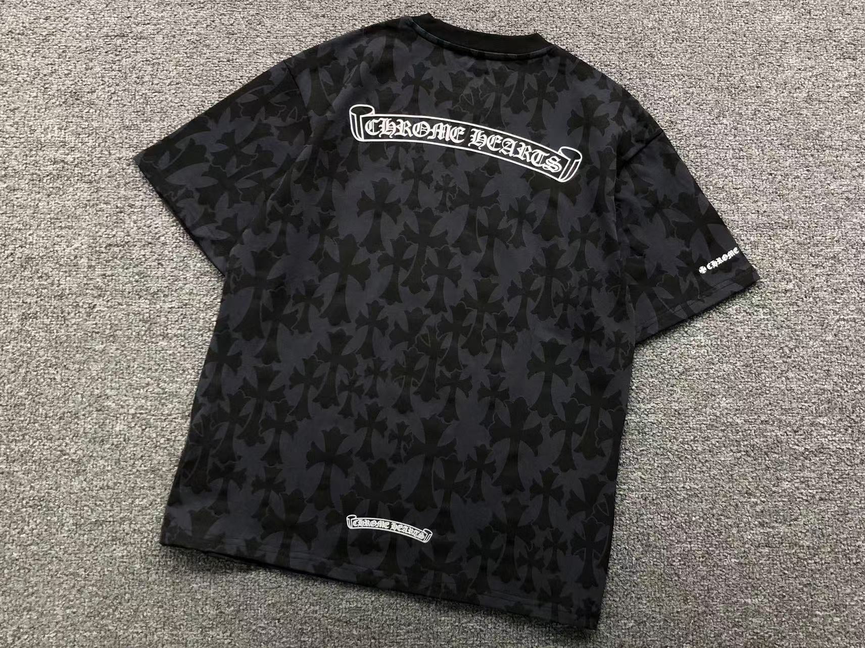 Cross Pattern Black Pocket T-Shirt™