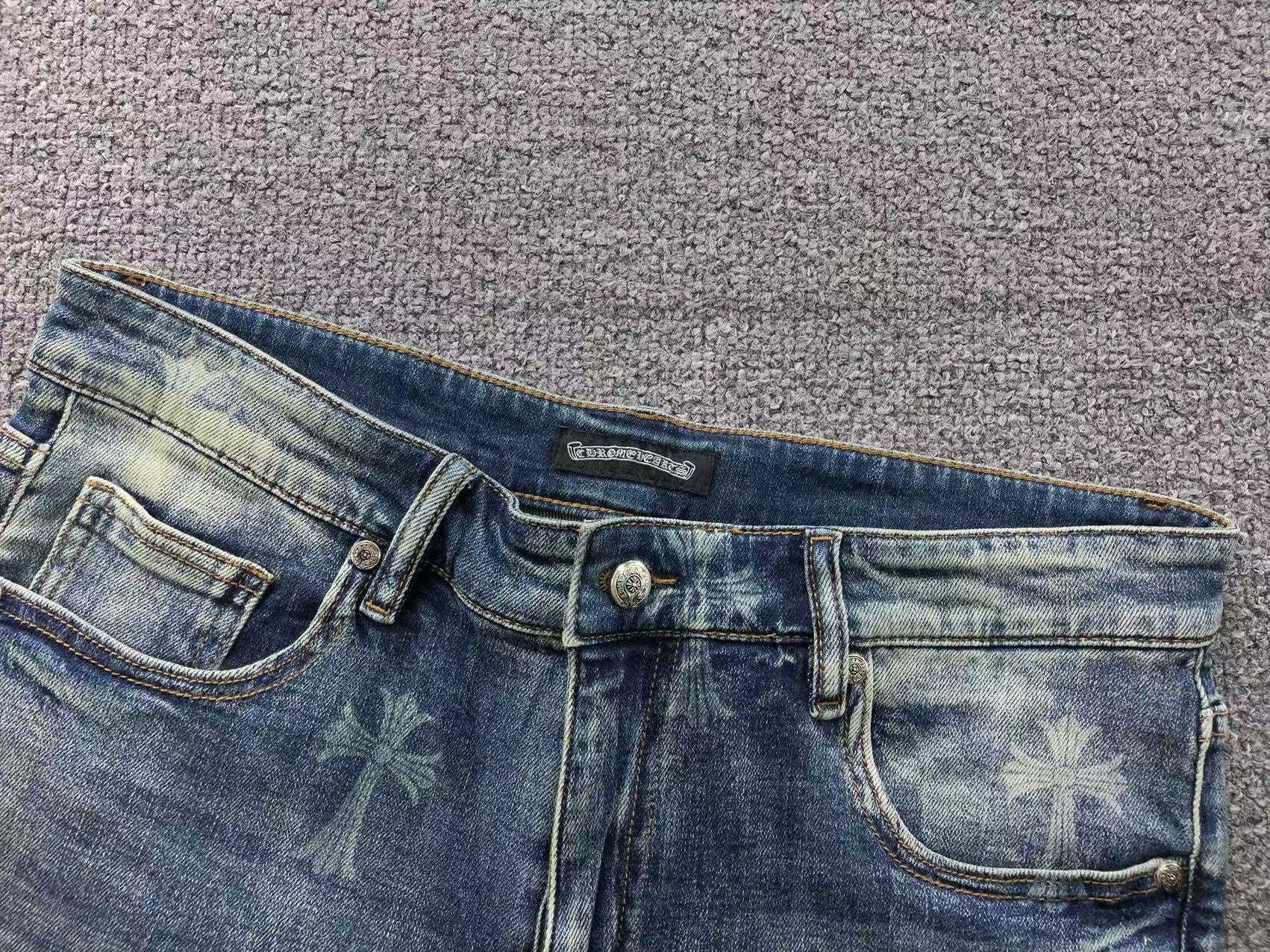 Faded Wash Cross Print Slim Fit Jeans™