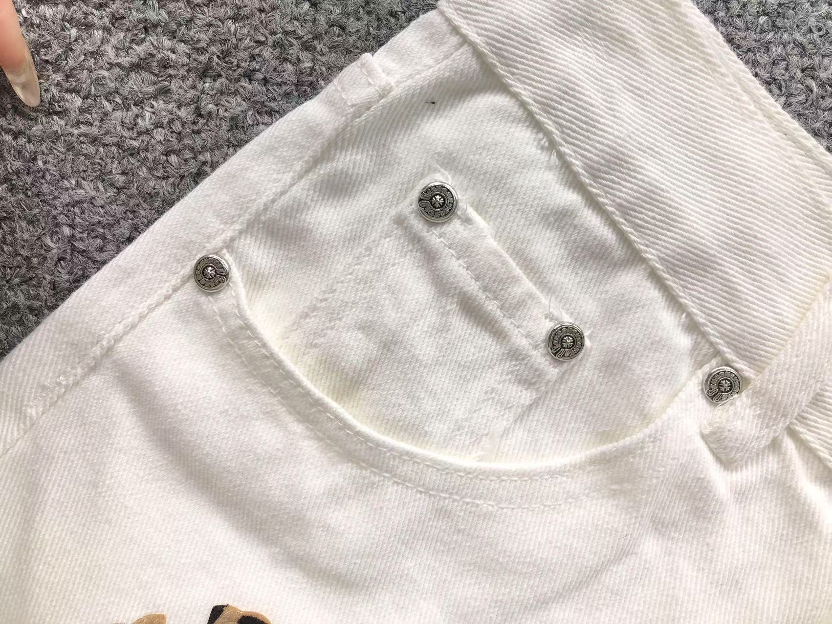 Leopard Cross Patch White Denim Jeans™