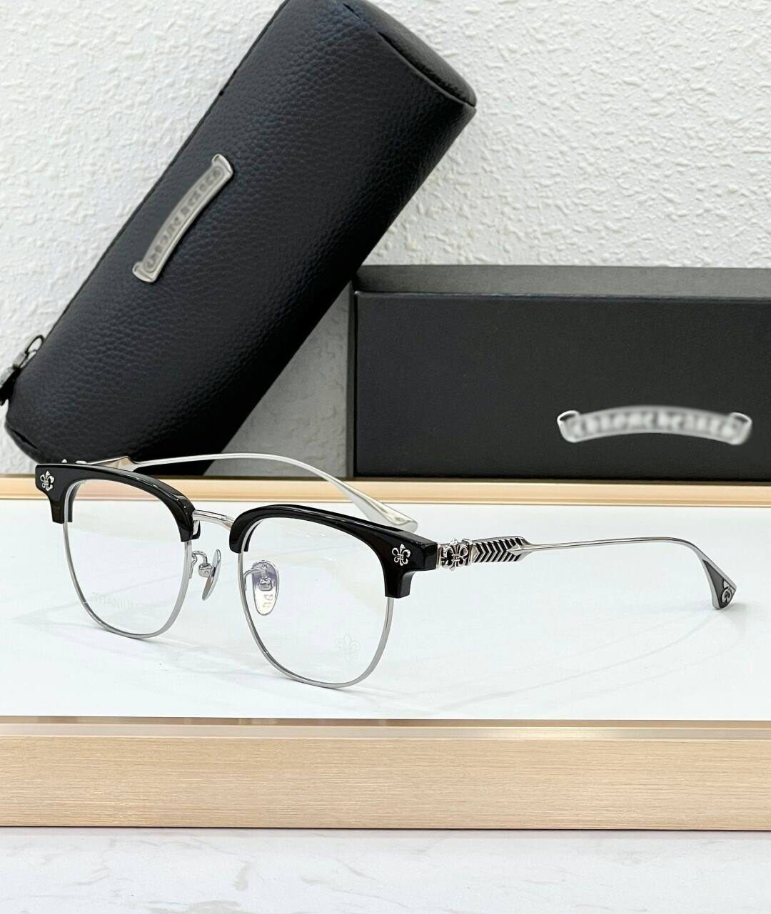 CH8305 Glasses