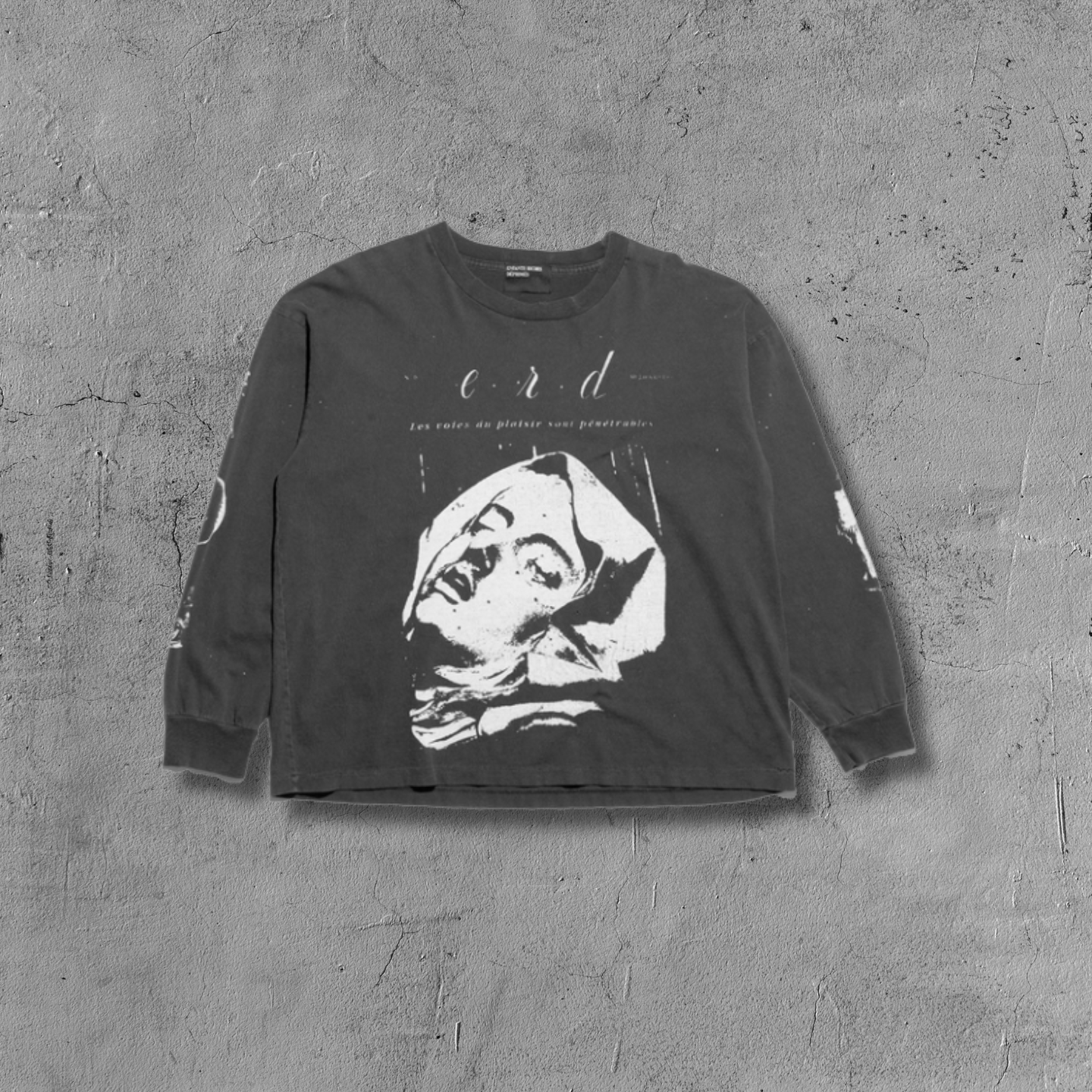 ER* Framed Portrait Washed Black Long Sleeve Shirt™