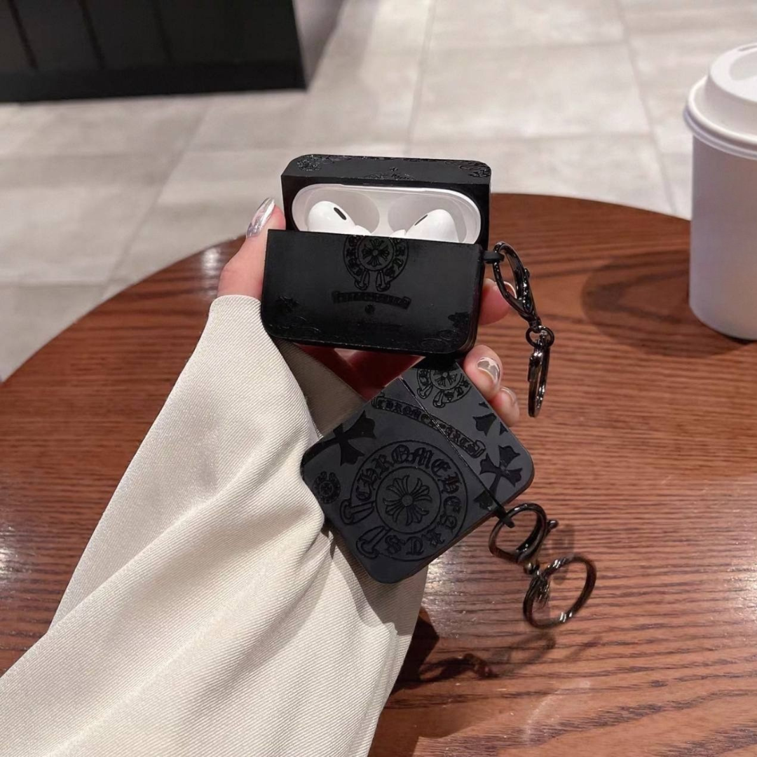 Horseshoe Logo Black Silicone Airpods Case™