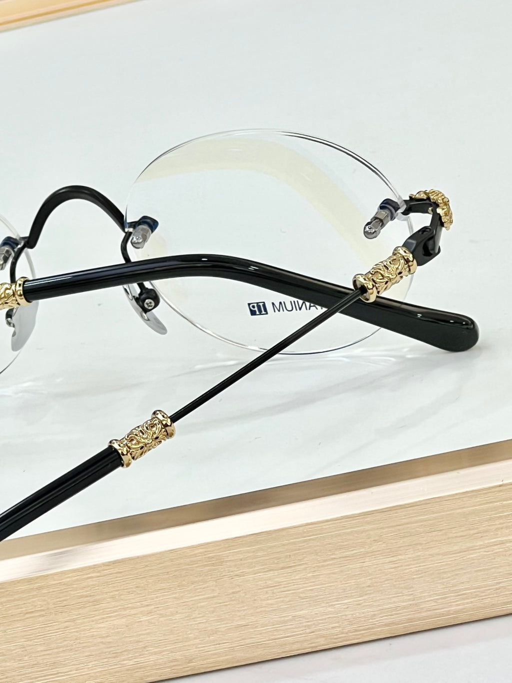 CH5814 Glasses