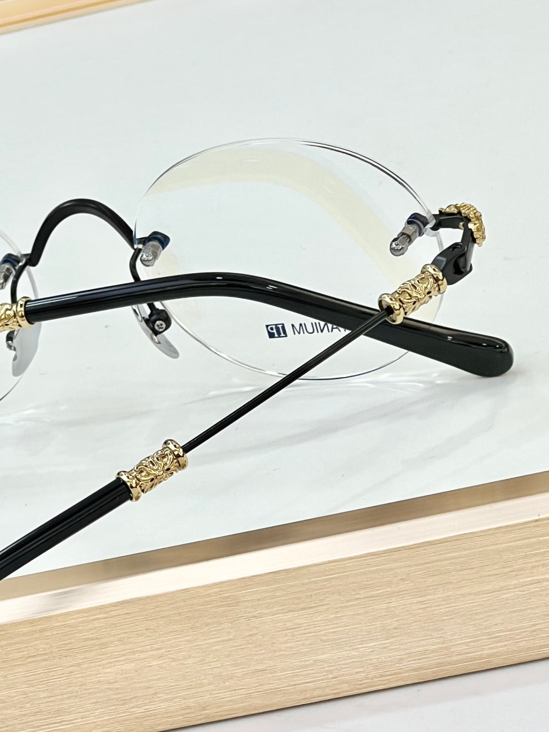 CH5814 Glasses