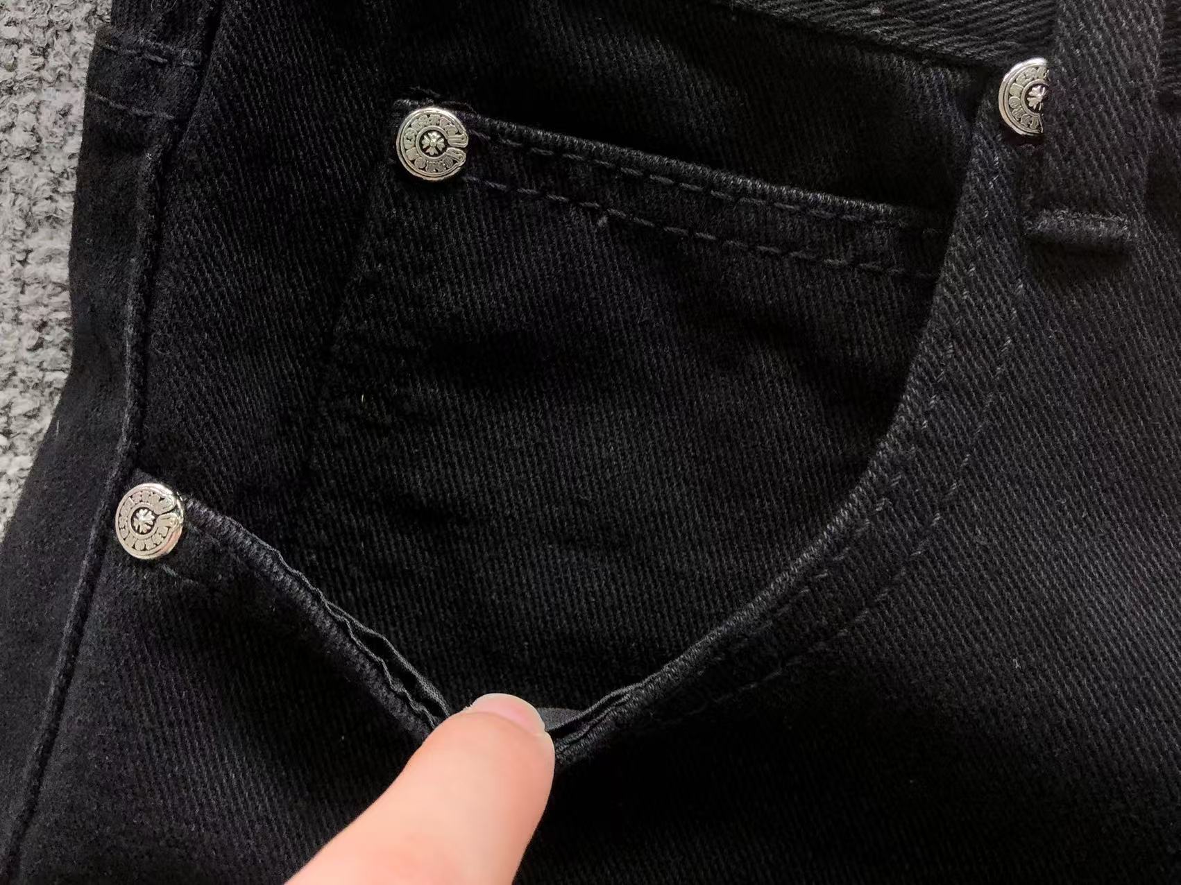 Leopard & Green Cross Patch Black Jeans™