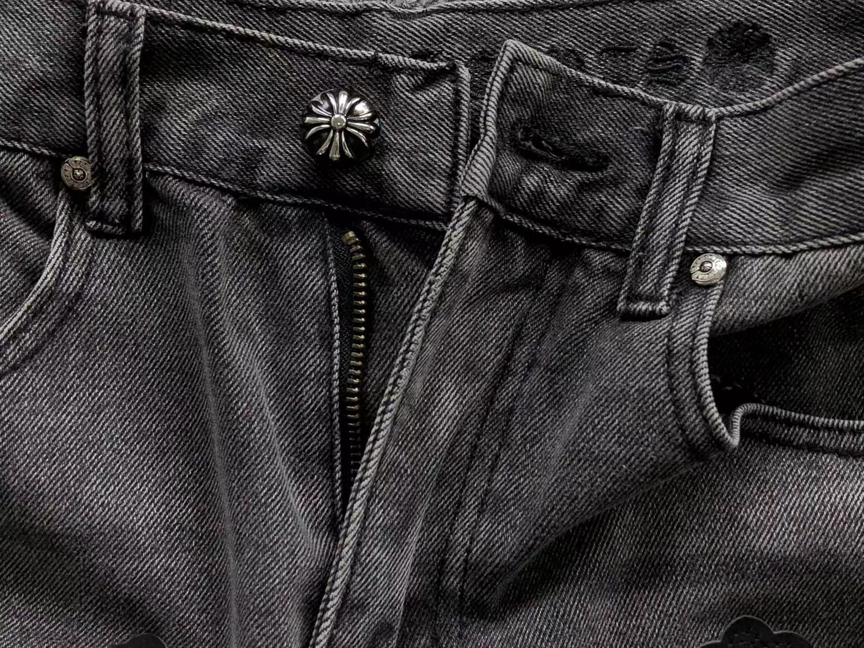 Black & White Cross Patch Fleurknee Dark Grey Jeans™