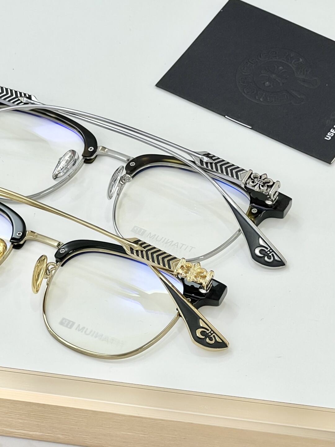 CH8305 Glasses