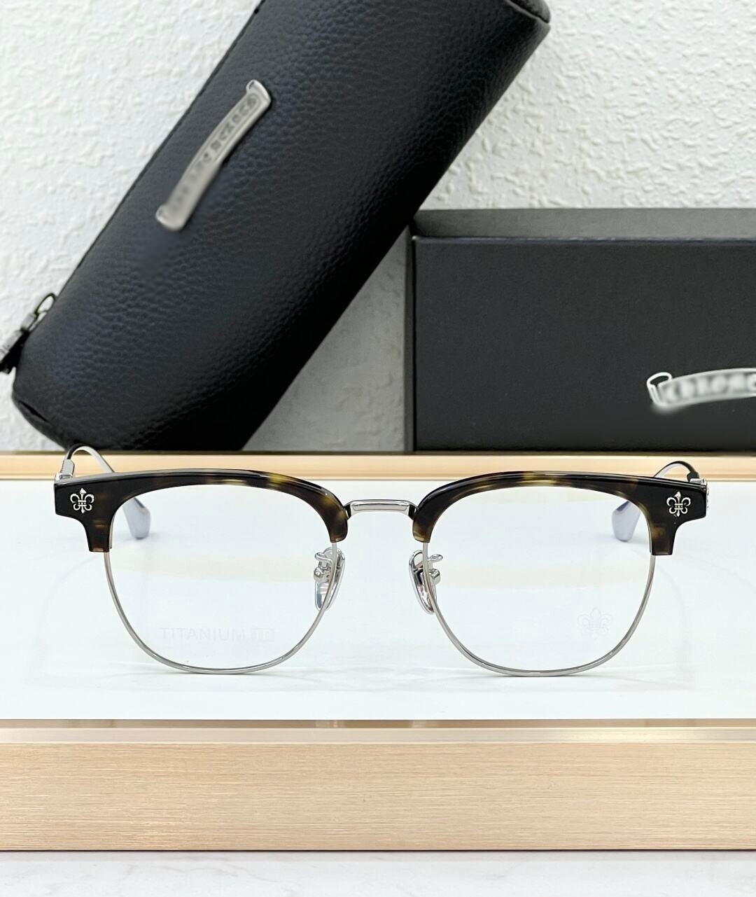 CH8305 Glasses