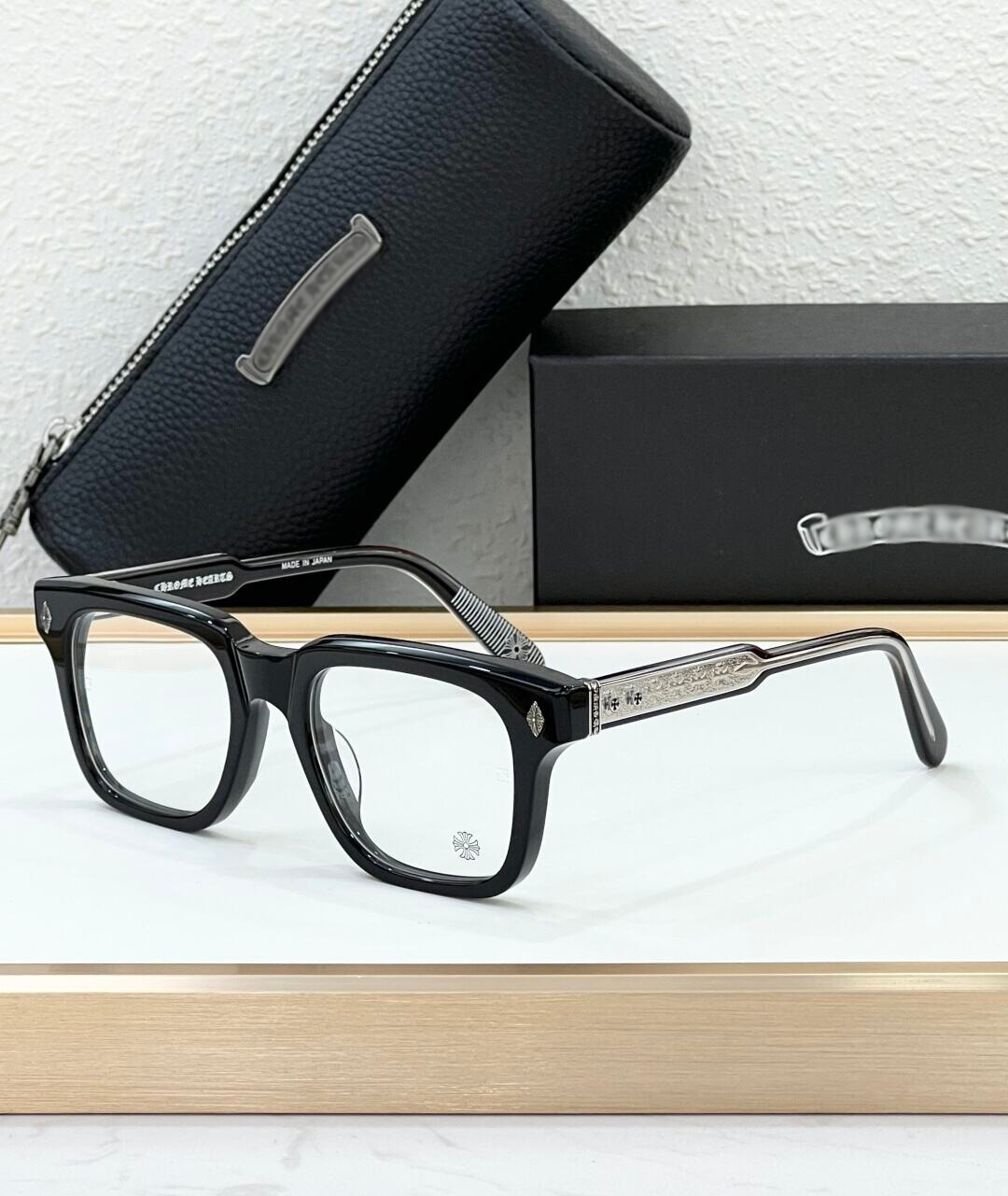 Ambidixtrous Glasses