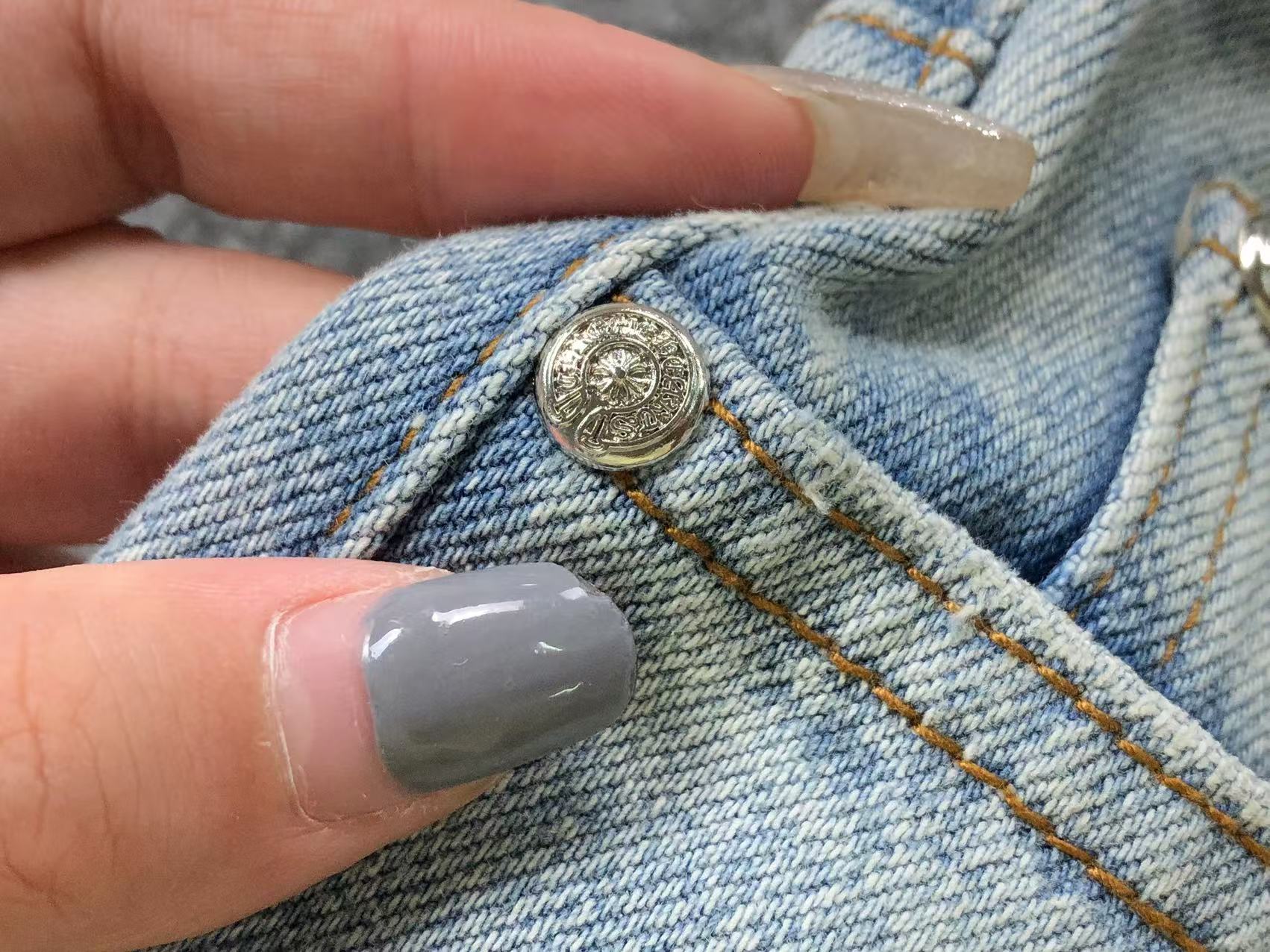 Leopard Star Patch Light Denim Baggy Jeans™