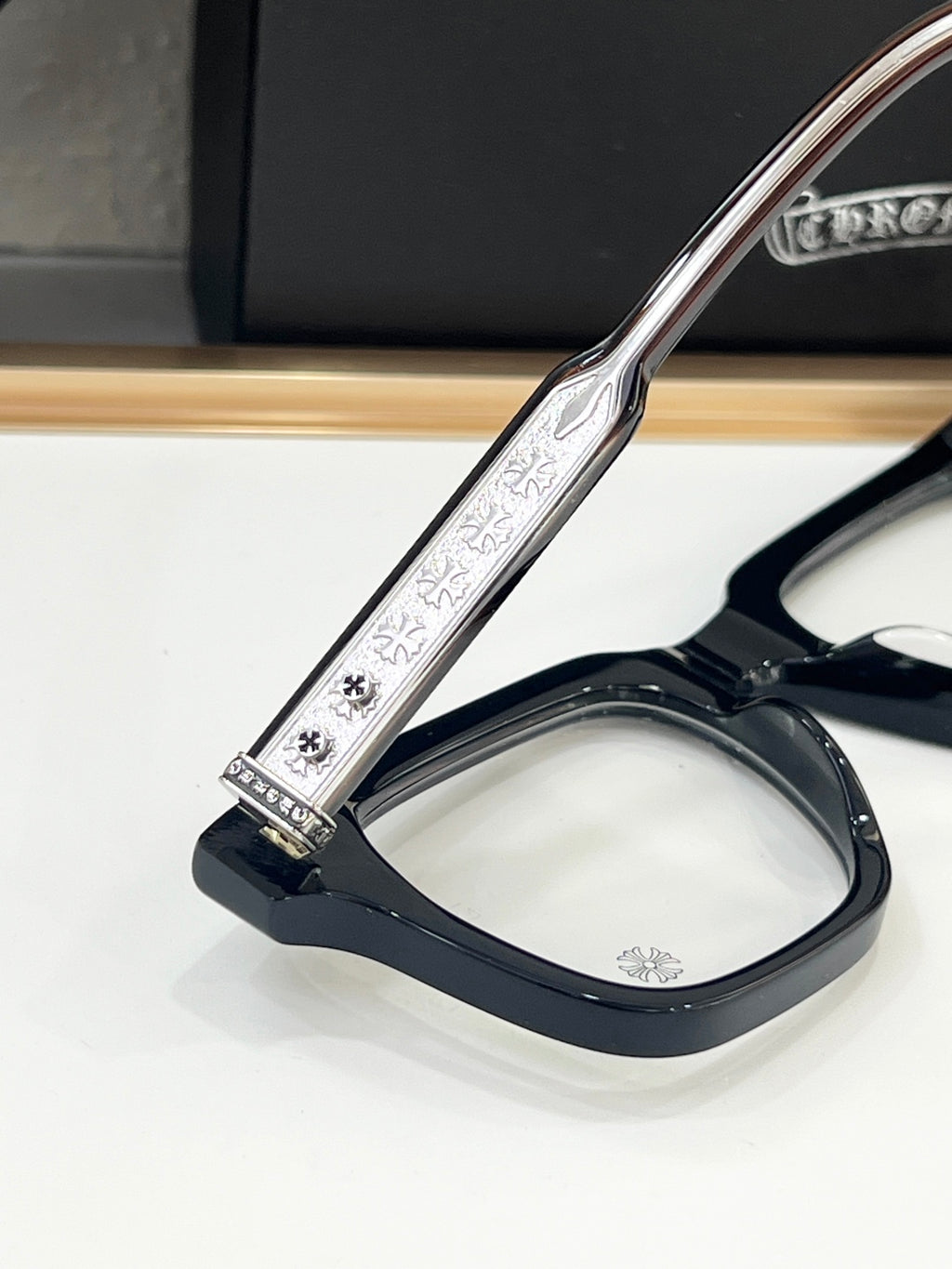 Ambidixtrous Glasses