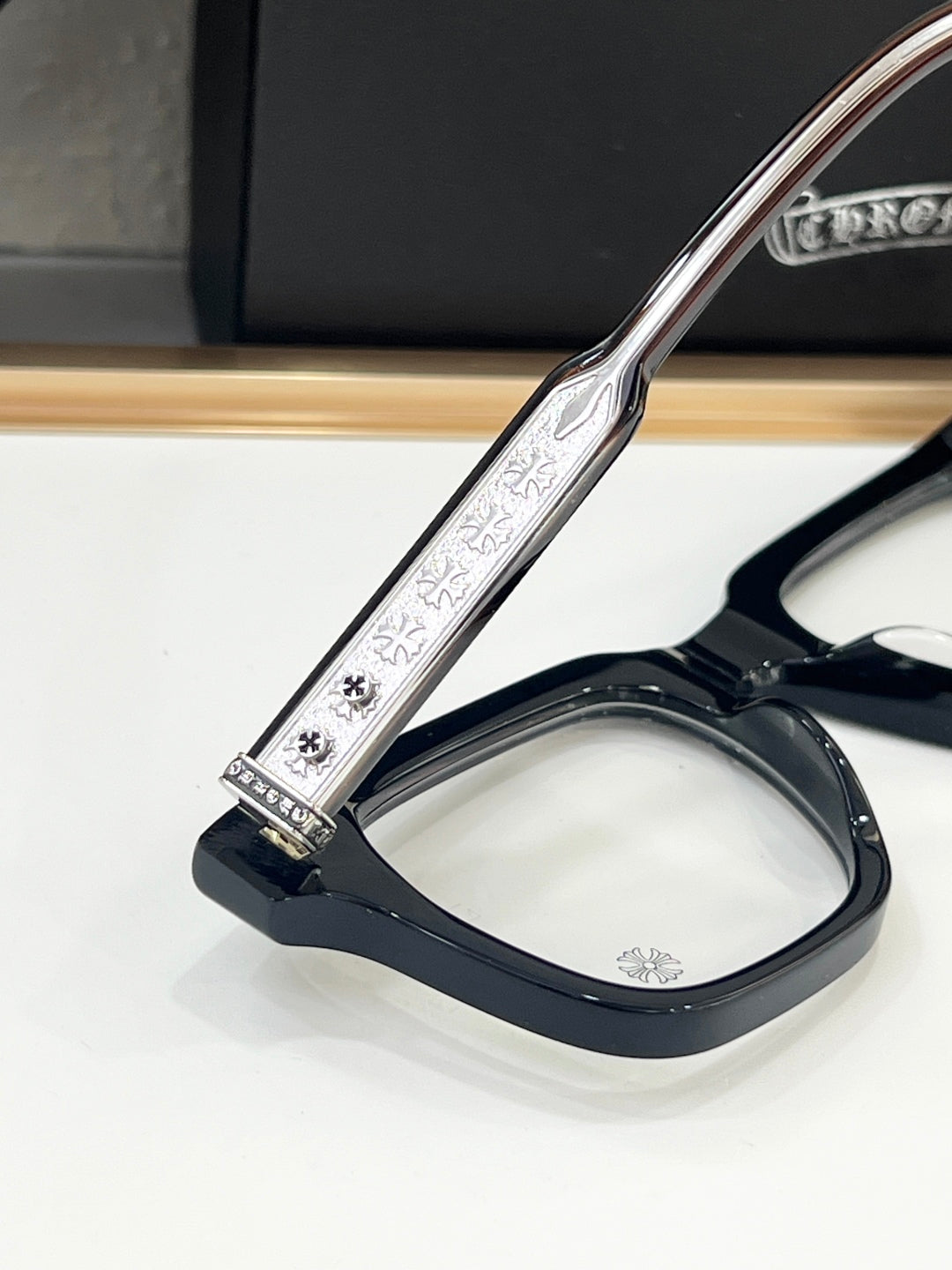 Ambidixtrous Glasses