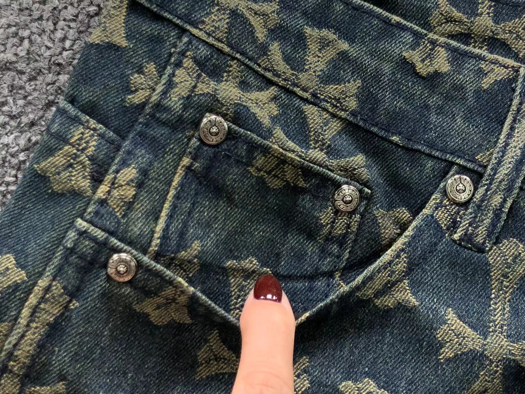 Cross Pattern Dark Denim Baggy Jeans™