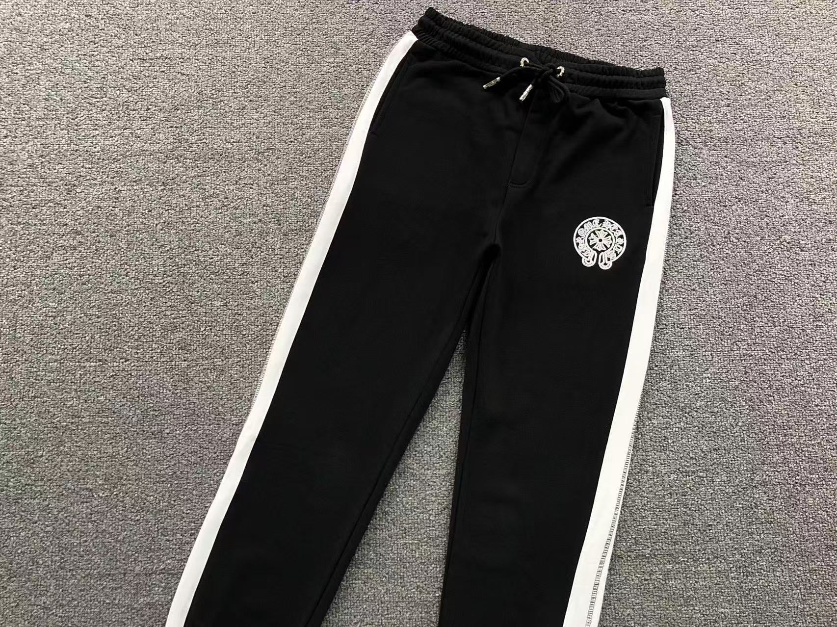 Horseshoe Logo White Stripe Black Sweatpants™