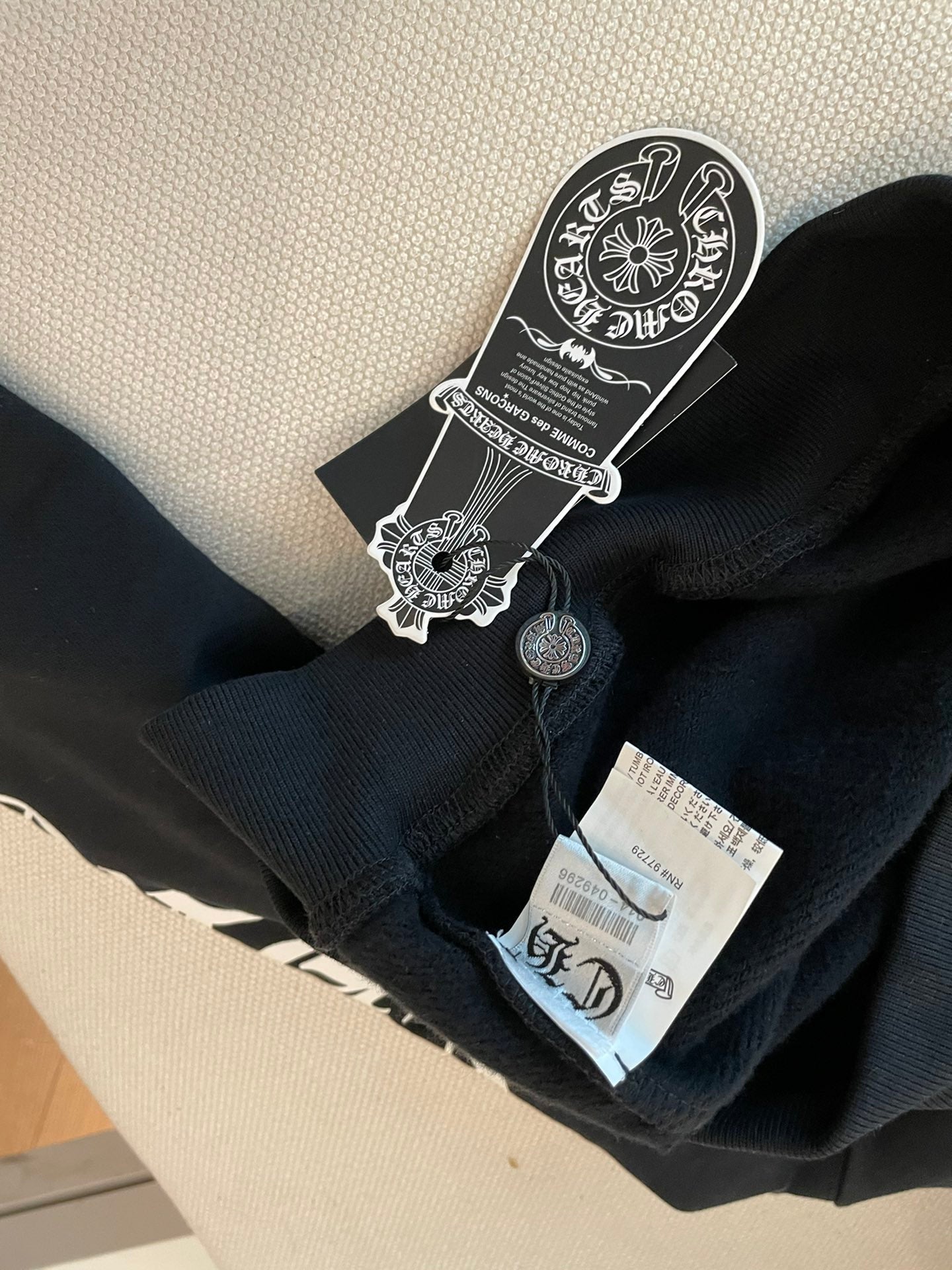 Horse Shoe Logo Women's Cropped Black Hoodie™