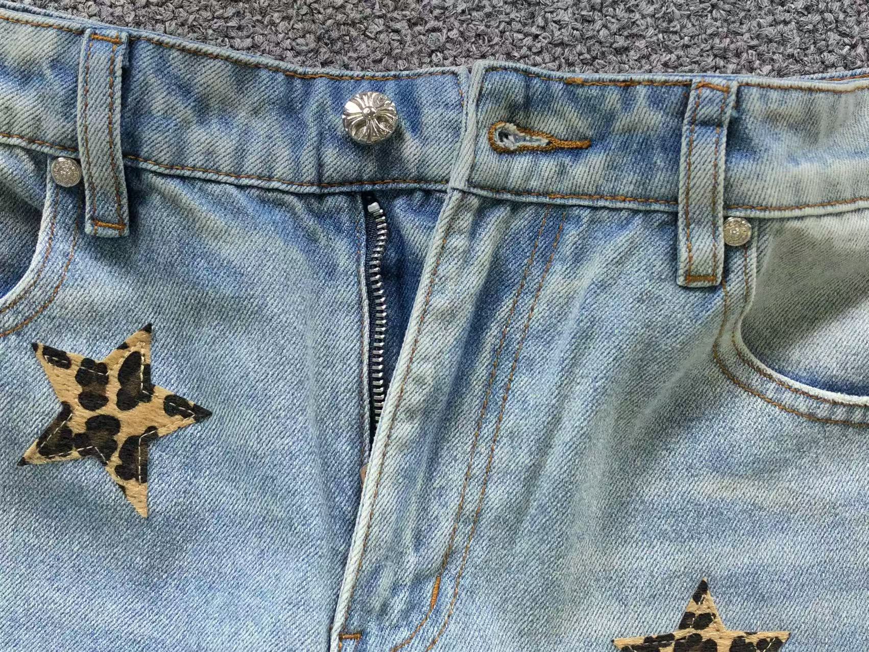 Leopard Star Patch Light Denim Baggy Jeans™