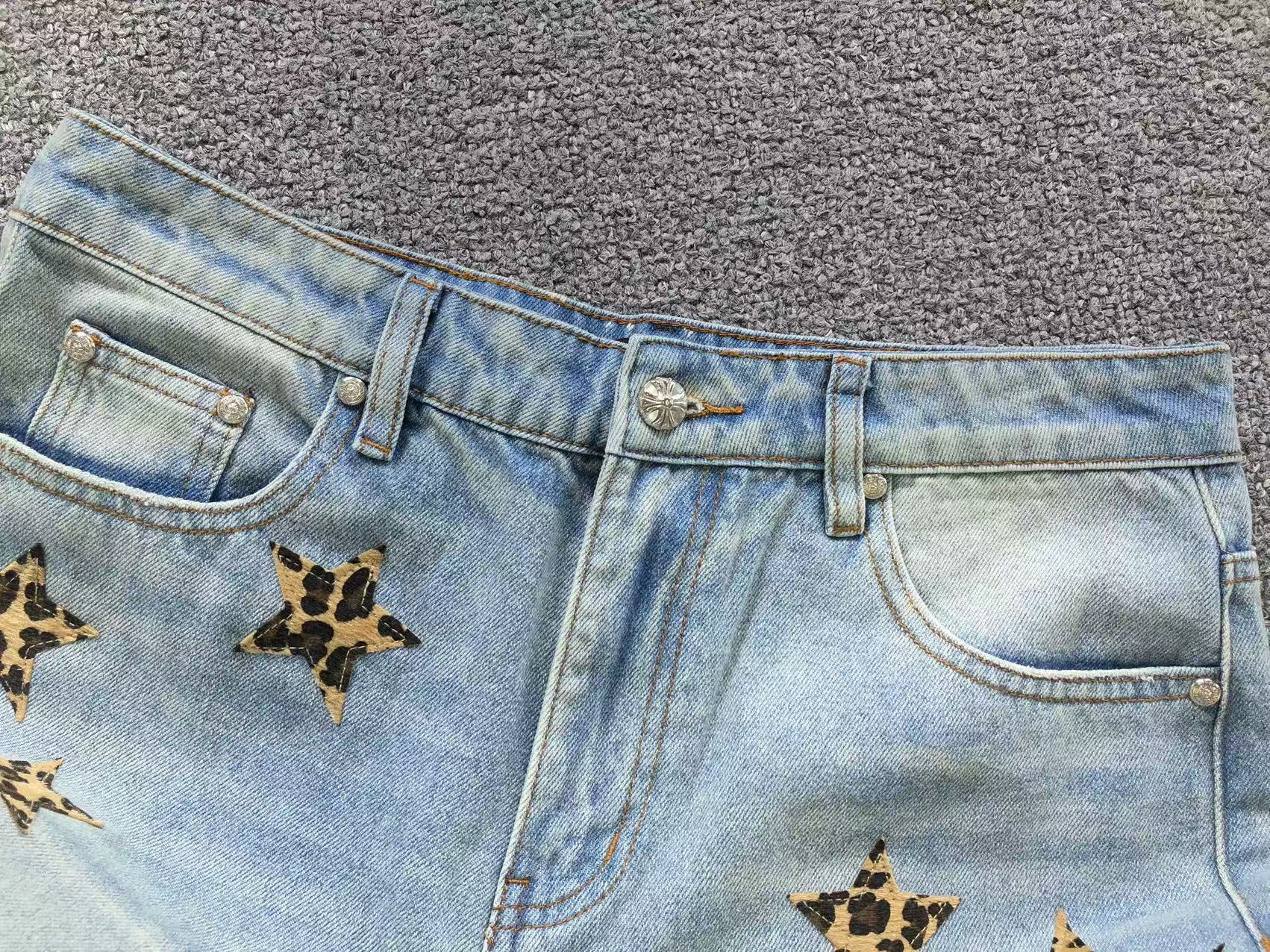 Leopard Star Patch Light Denim Baggy Jeans™