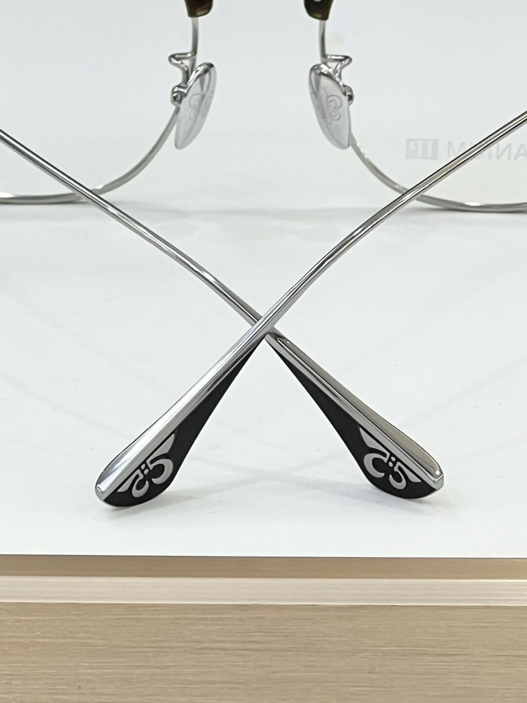 CH8305 Glasses