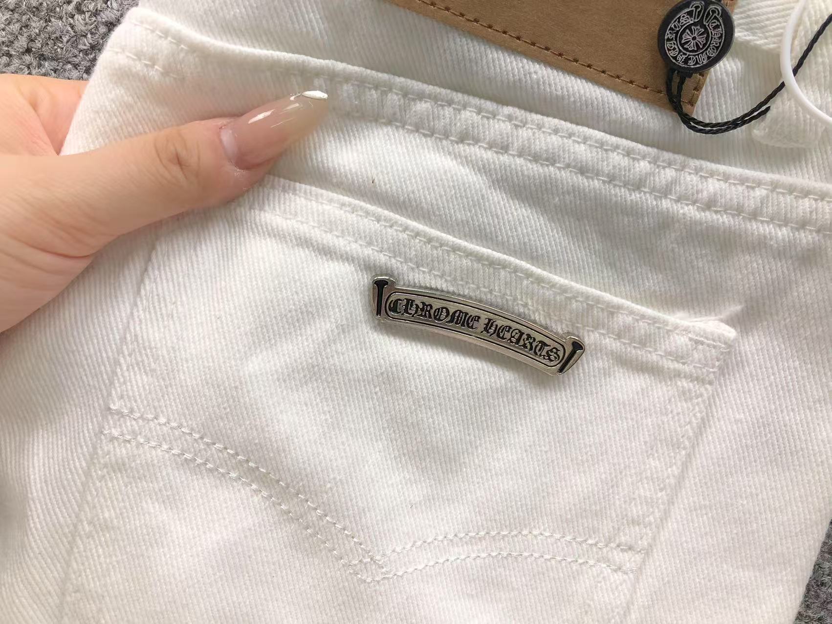 Leopard Cross Patch White Denim Jeans™