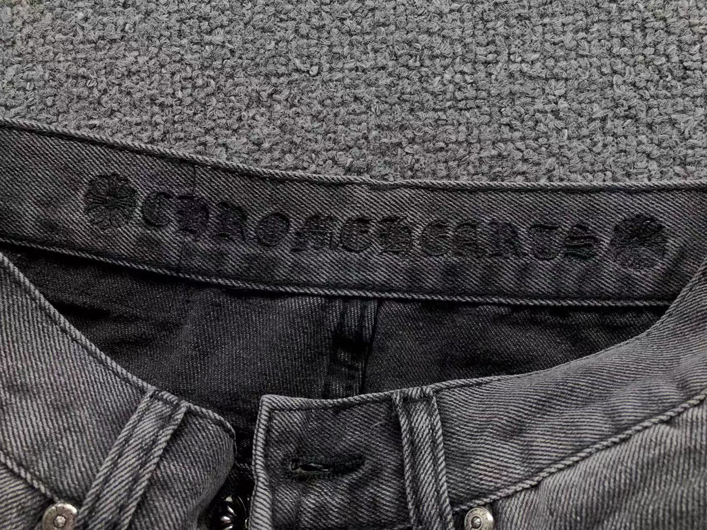 Black & White Cross Patch Fleurknee Dark Grey Jeans™