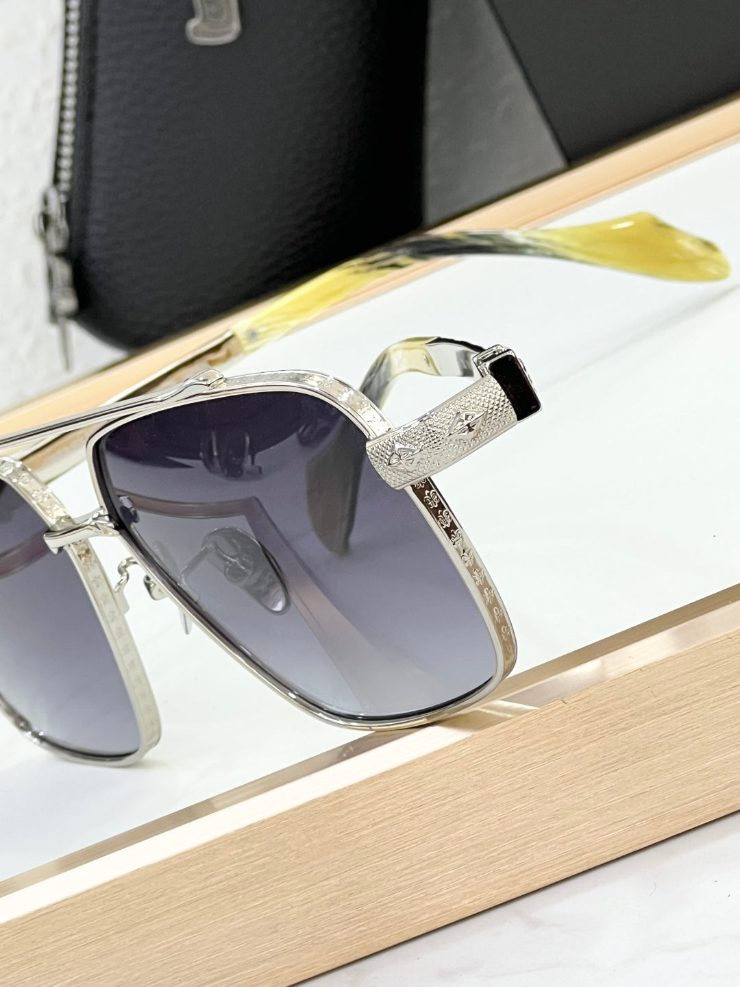 CH8309 Glasses