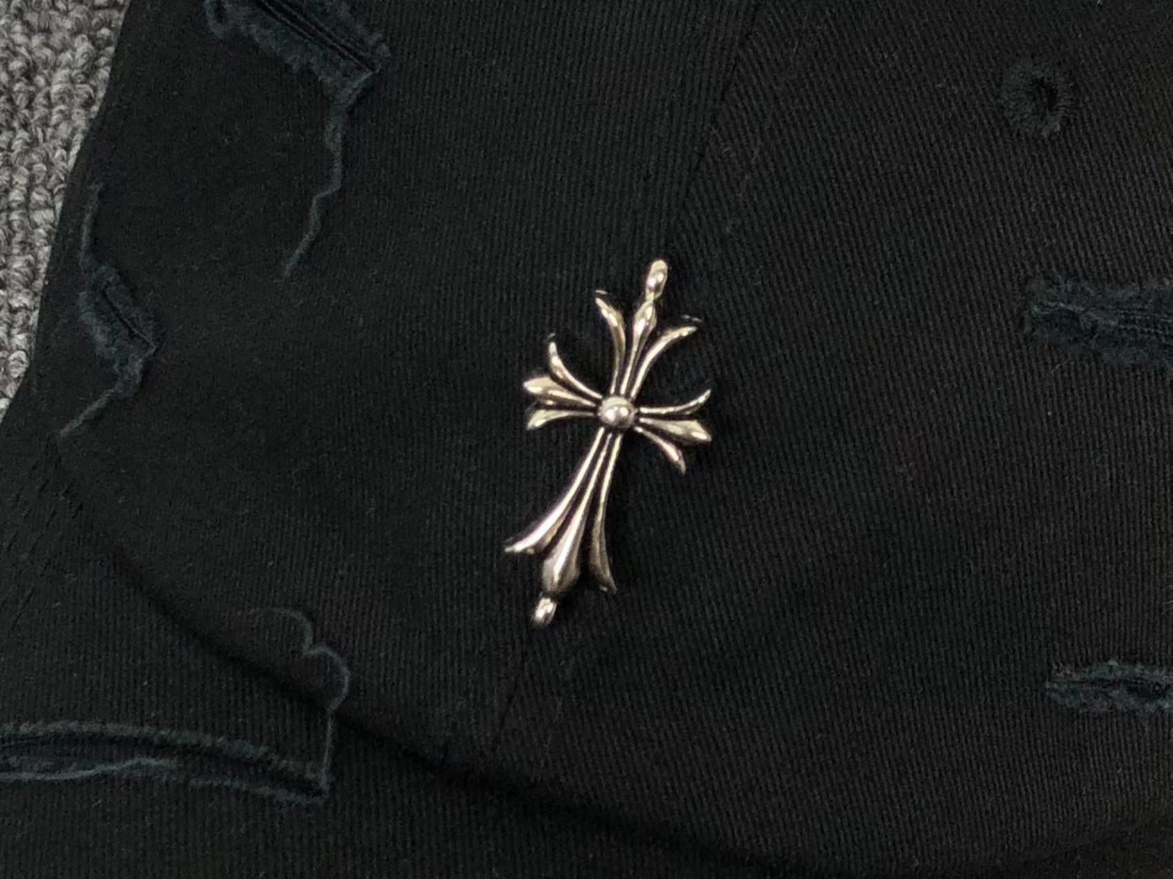 Metallic Cross Torn Fabric Baseball Cap™