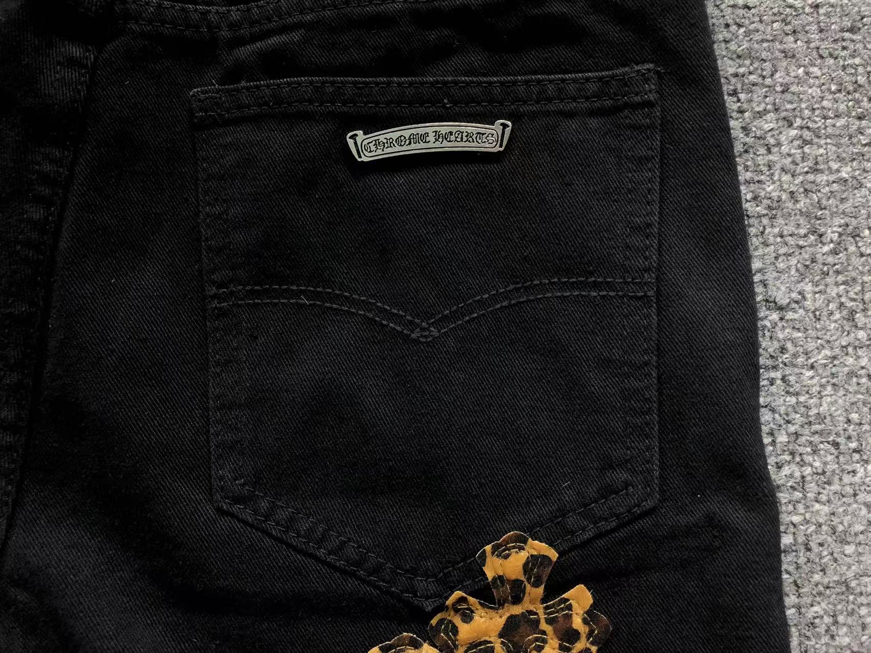 Leopard & Green Cross Patch Black Jeans™