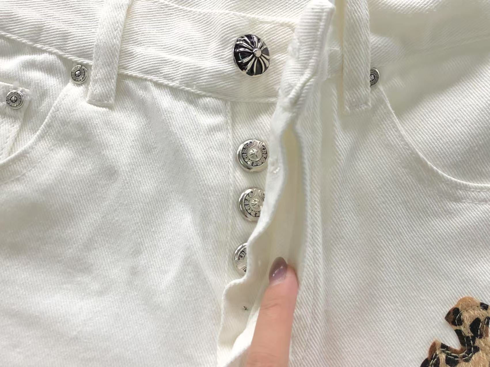 Mattyboy Leopard Cross Patch White Jeans™