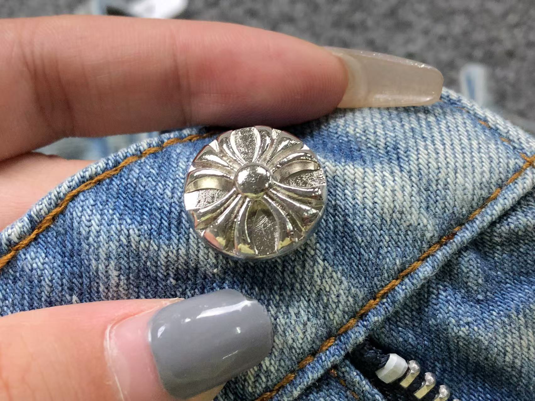 Leopard Star Patch Light Denim Baggy Jeans™