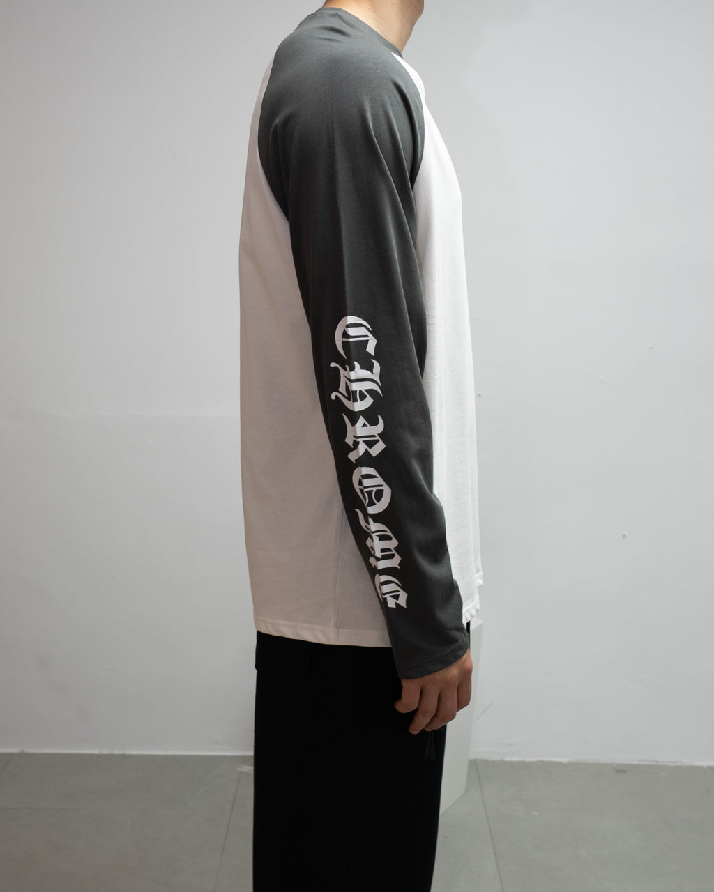Typography Logo Grey & White Long Sleeve™
