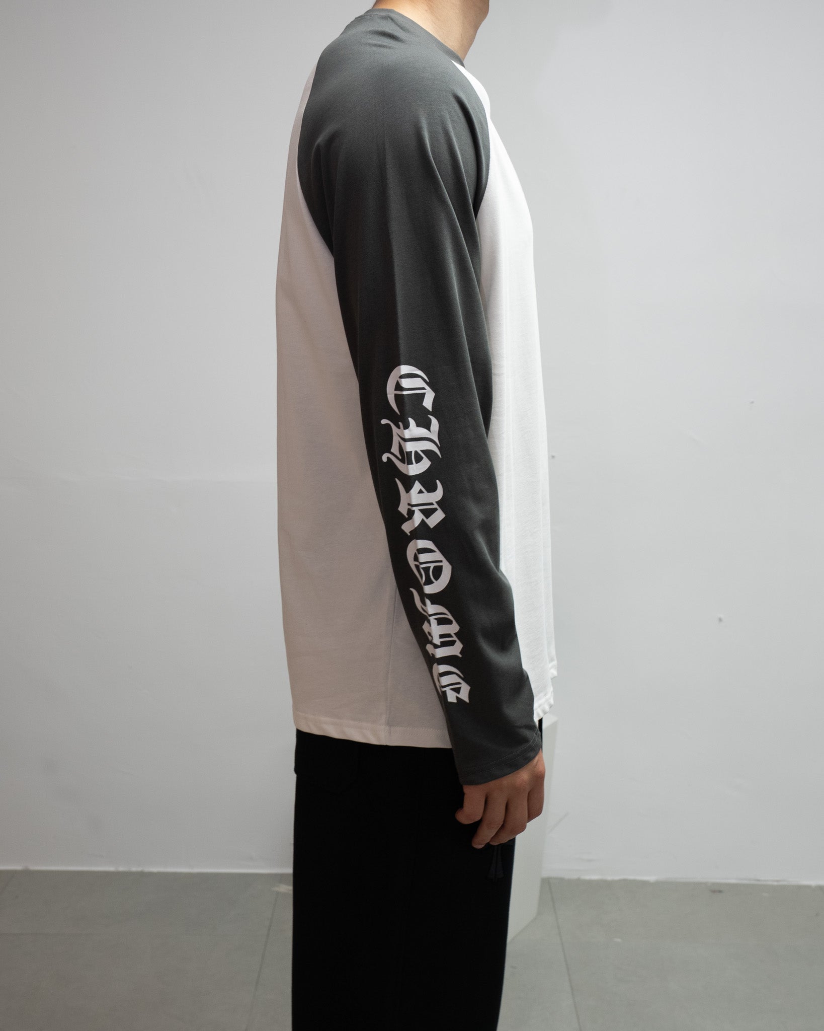Typography Logo Grey & White Long Sleeve™