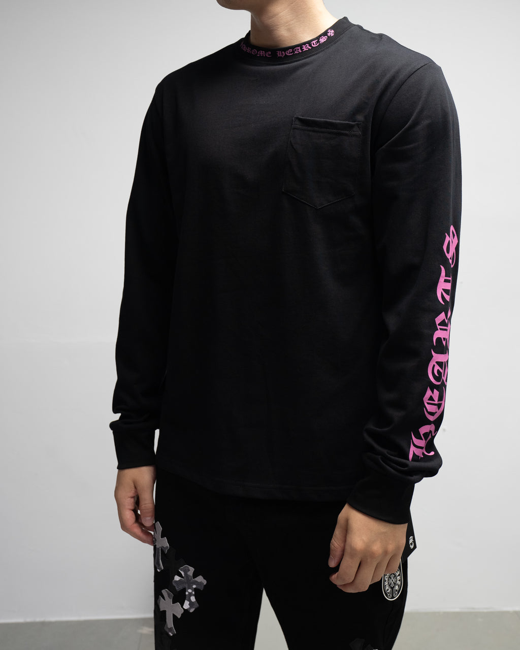 Pink Typography Collar Black Long Sleeve™