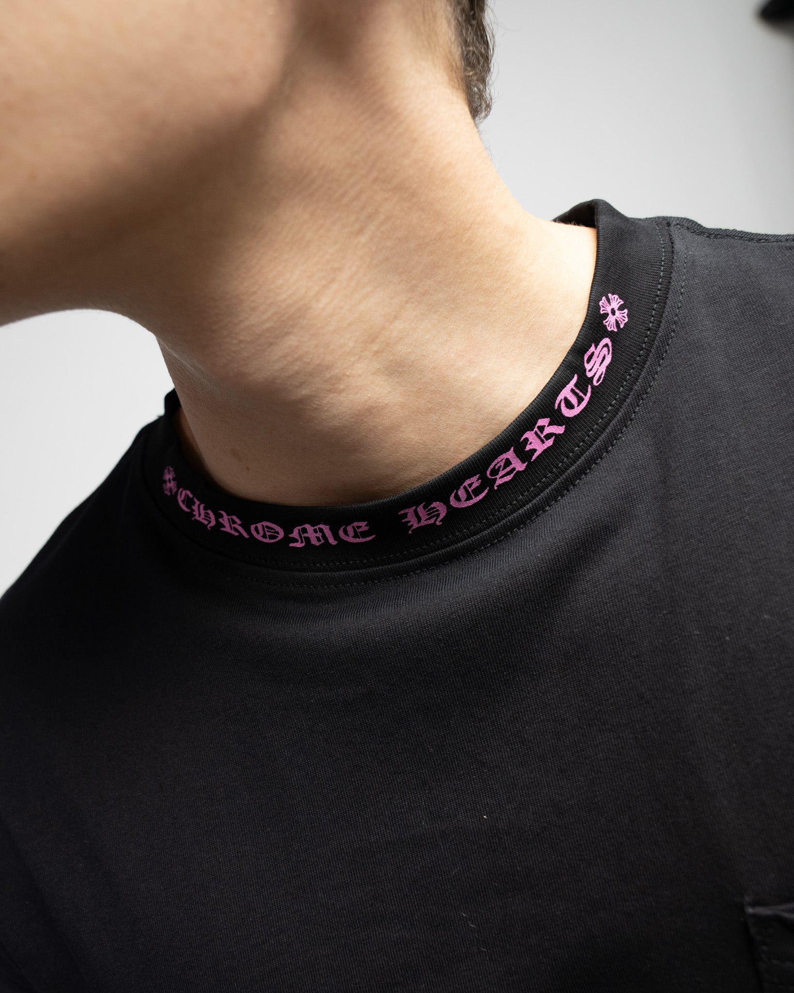 Pink Typography Collar Black Long Sleeve™