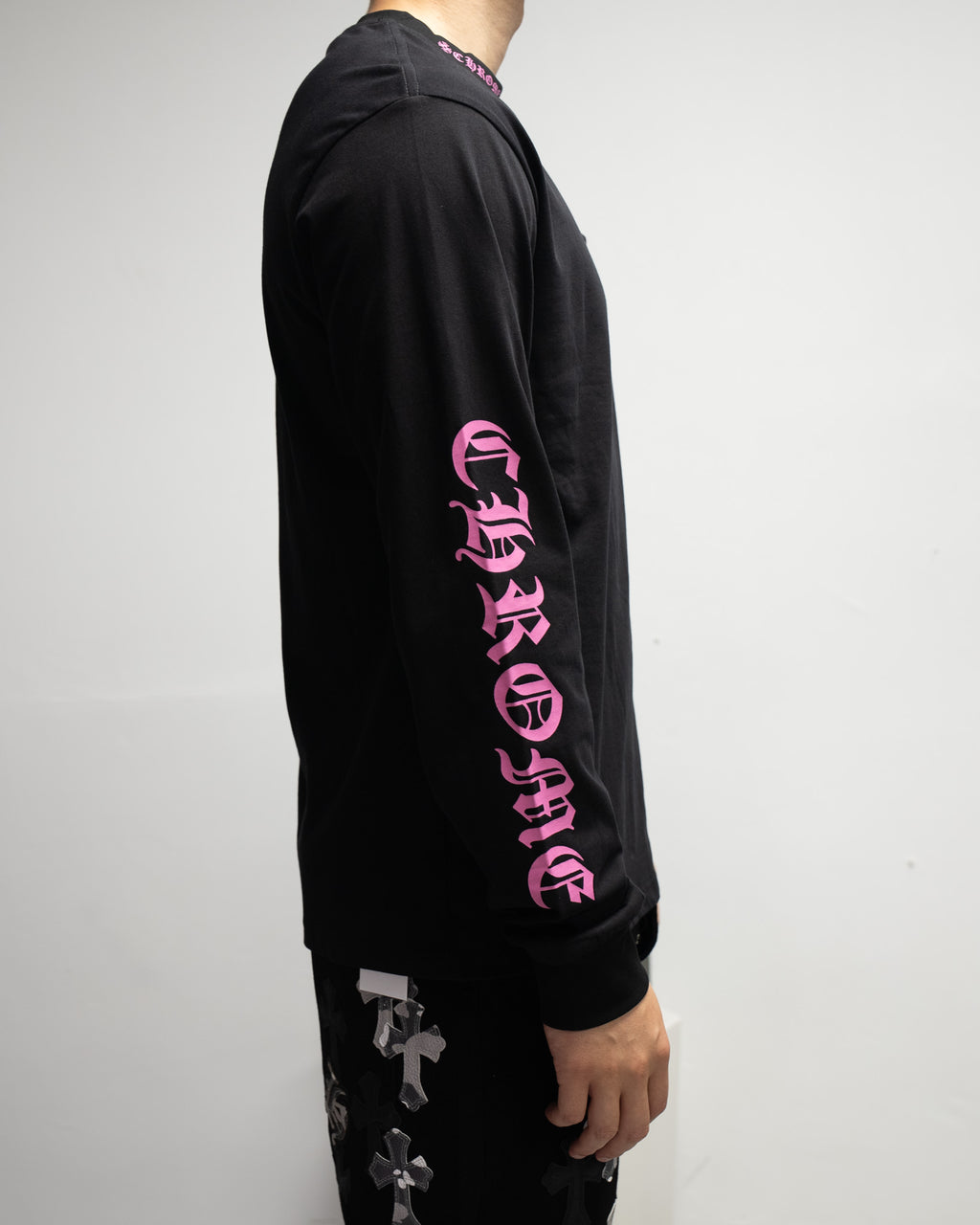 Pink Typography Collar Black Long Sleeve™