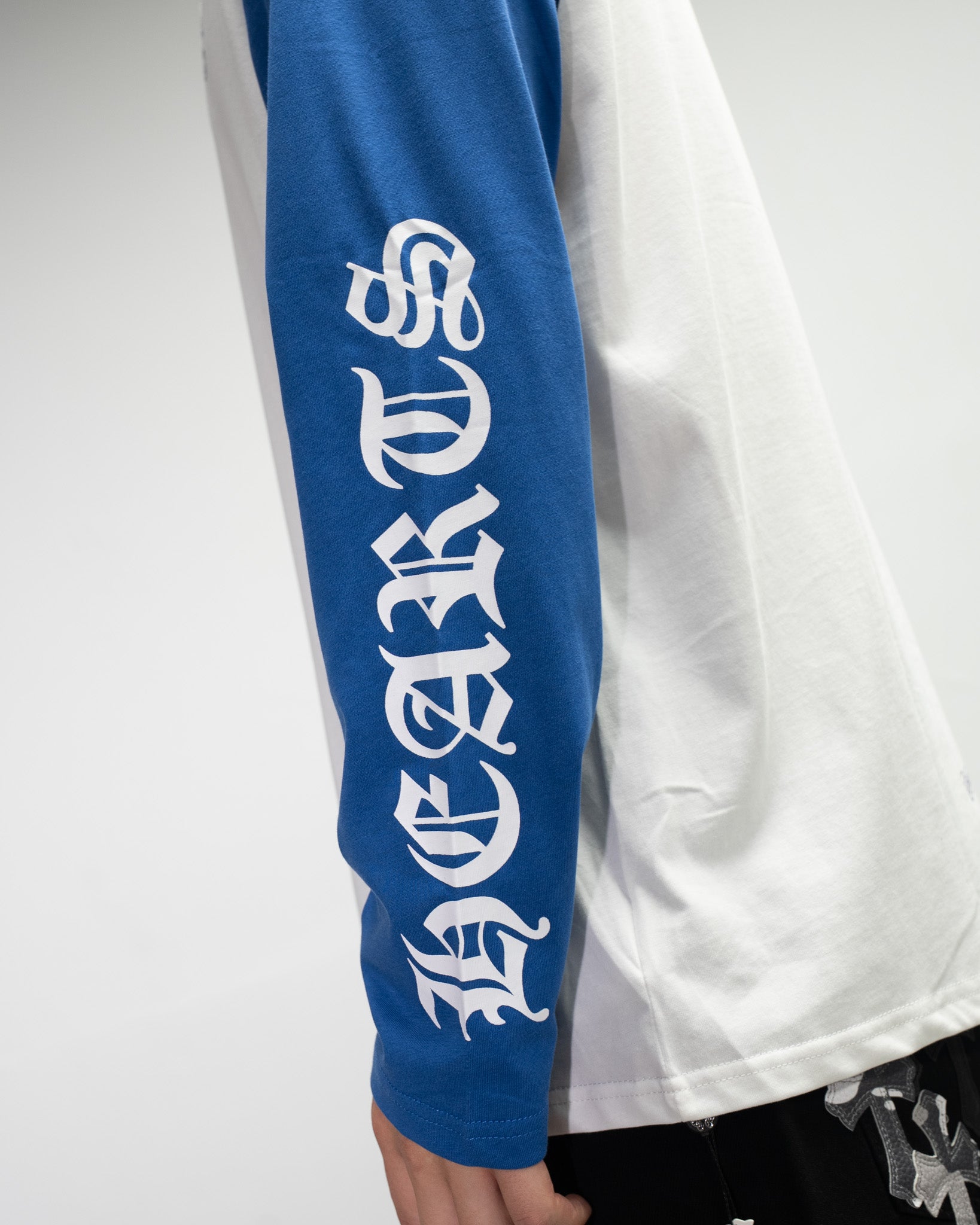 Horse Shoe Logo Baseball White & Blue Long Sleeve™