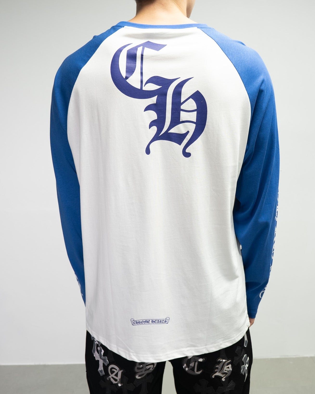 Horse Shoe Logo Baseball White & Blue Long Sleeve™