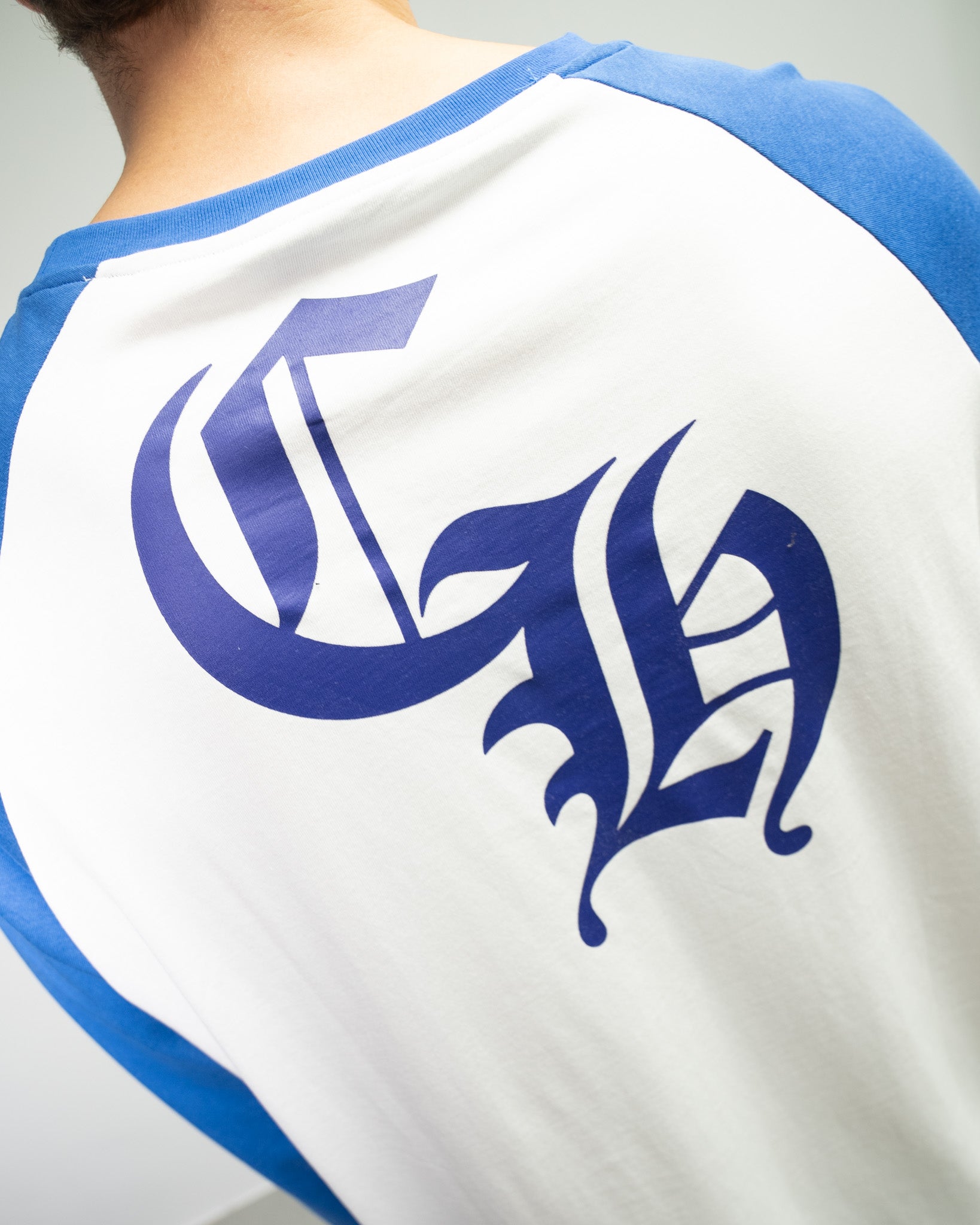 Horse Shoe Logo Baseball White & Blue Long Sleeve™