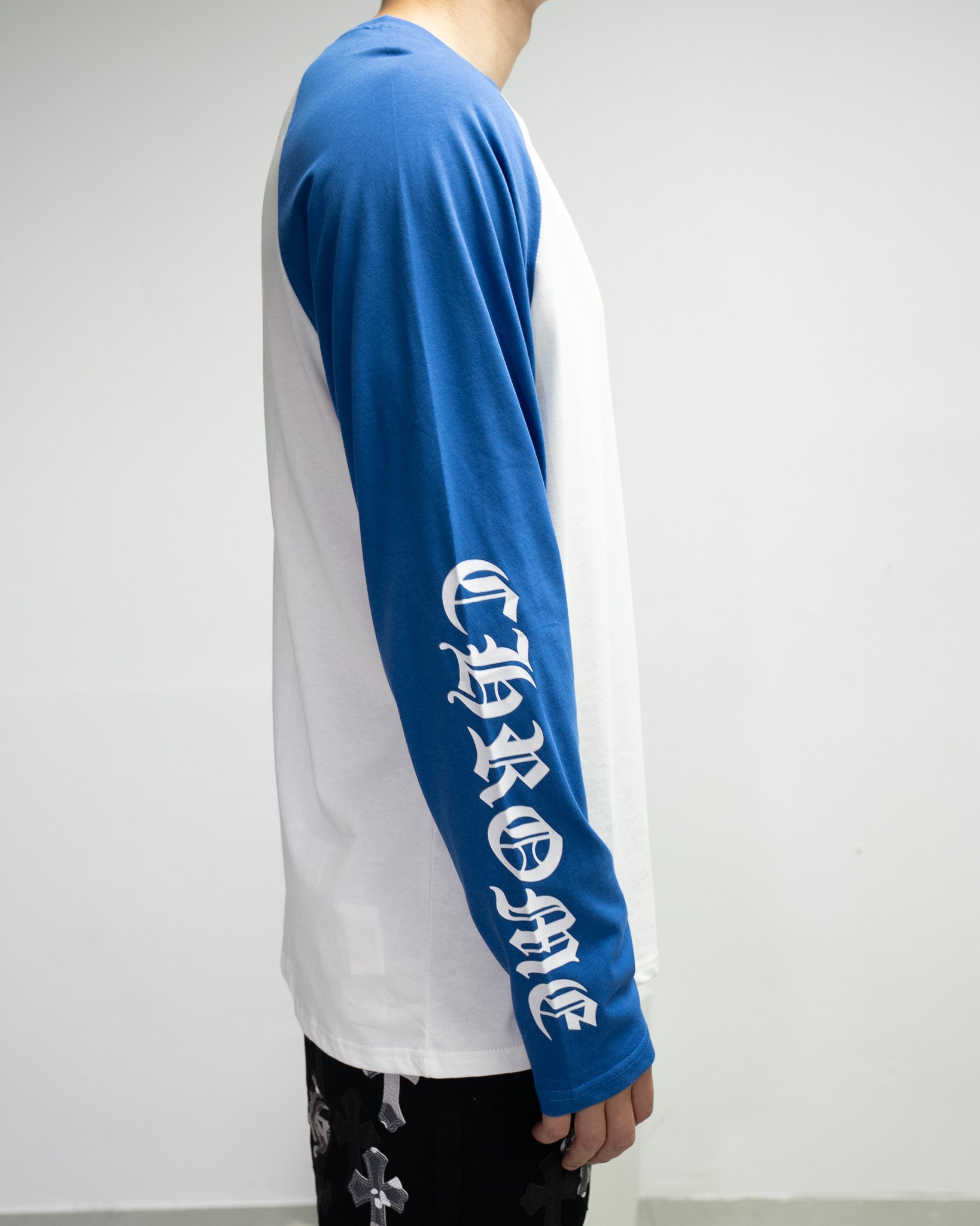 Horse Shoe Logo Baseball White & Blue Long Sleeve™