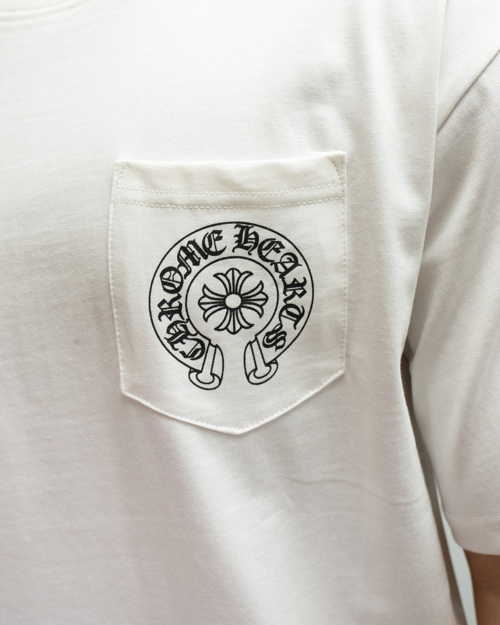 Horseshoe Logo Pocket Black/White T-Shirt™