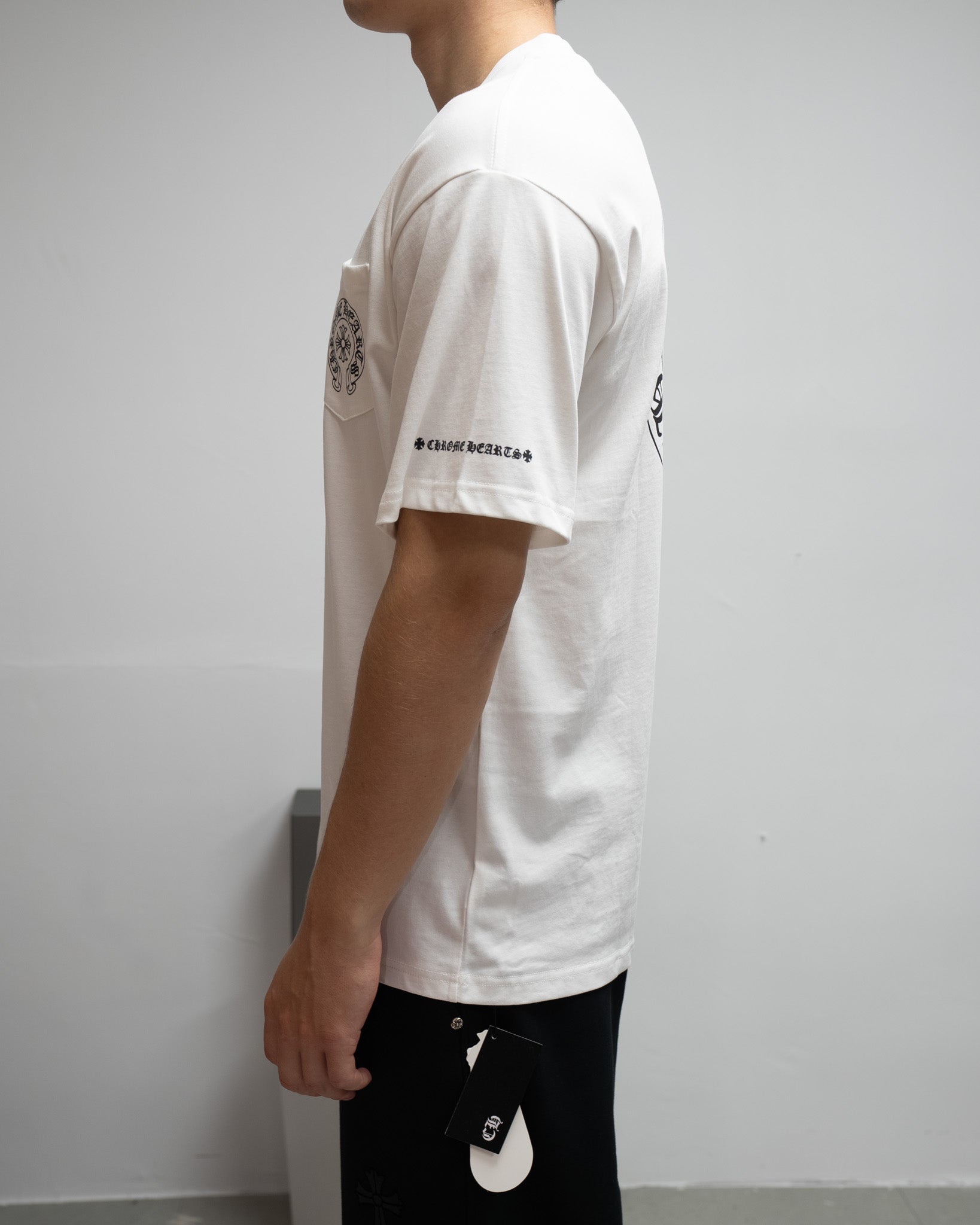 Horseshoe Logo Pocket Black/White T-Shirt™